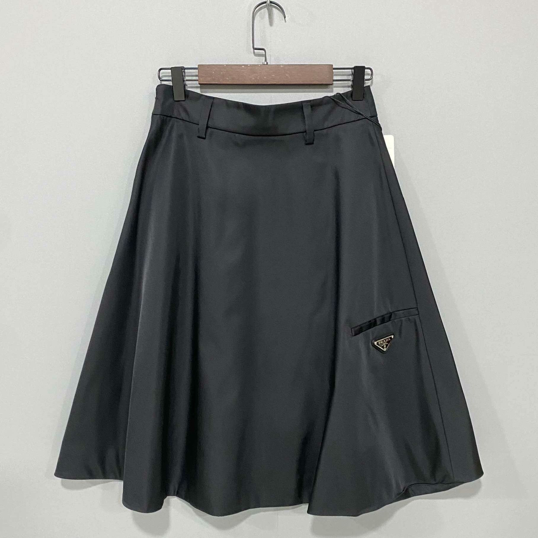 Prada Prada Retro Skirt 38 Women Size 38" / US 16 / IT 52 - 1 Thumbnail