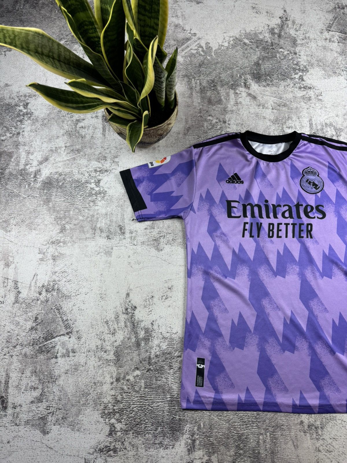 Vintage Real Madrid 2022 2023 Karim Benzema #9 Football Shirt Soccer Jersey T Shirt Tee Size US L / EU 52-54 / 3 - 3 Thumbnail