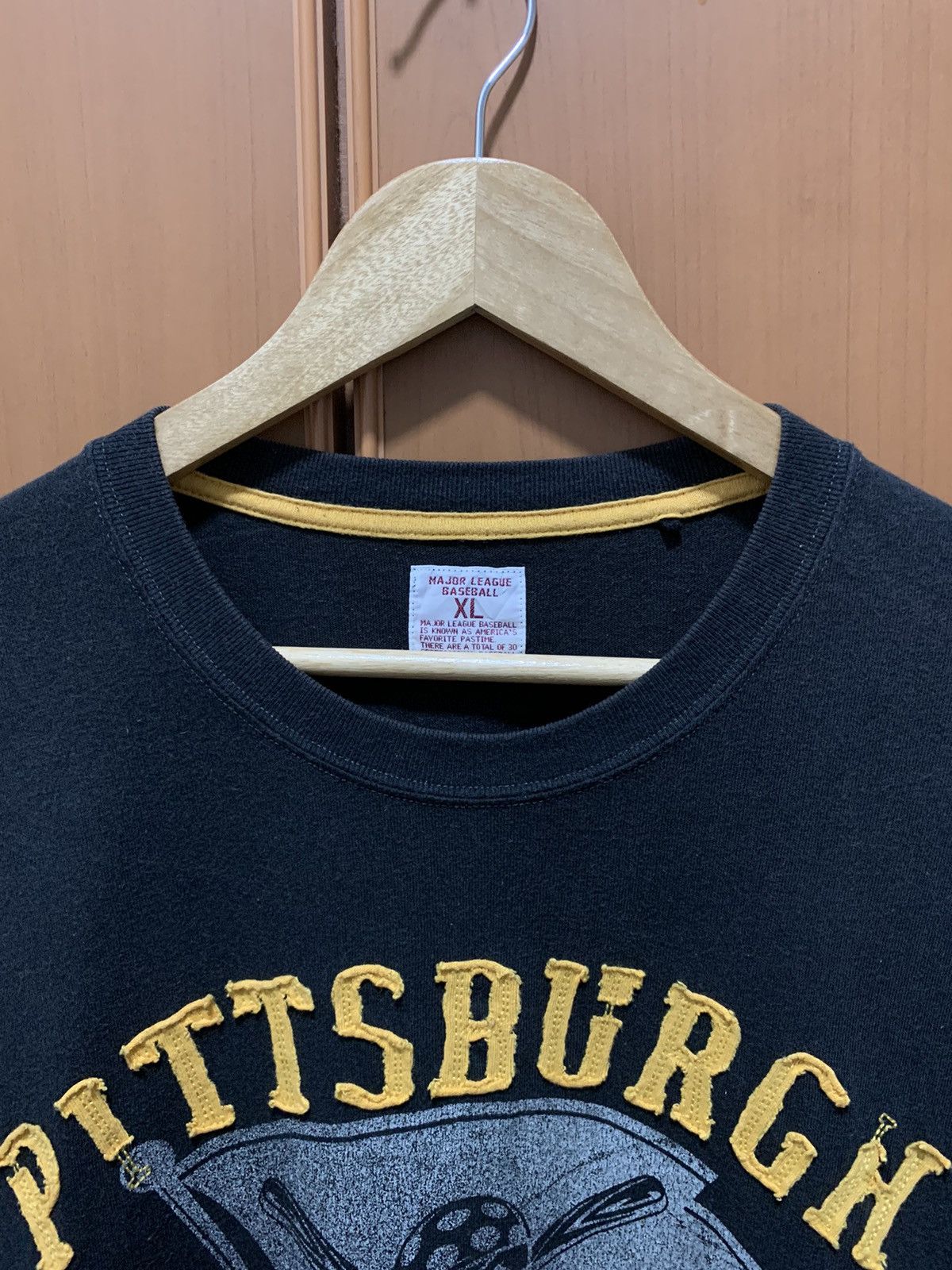 Uniqlo Vintage Y2K Uniclo MLB Pitttsburgh Pirates T-Shirt Size US XL / EU 56 / 4 - 5 Thumbnail