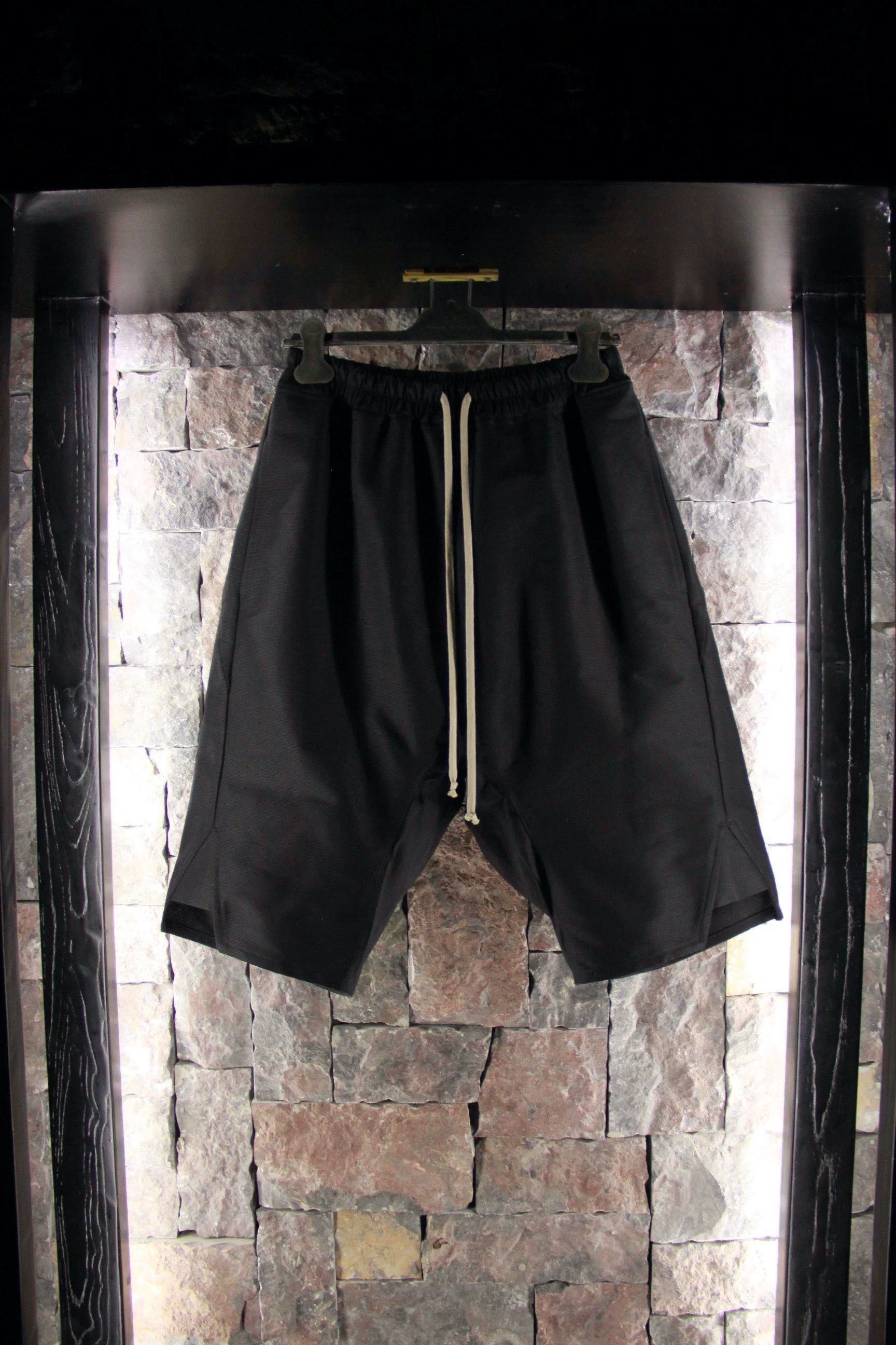 Rick Owens Rick Owens Black Shorts Men 36 Size US 36 / EU 52 - 1 Thumbnail