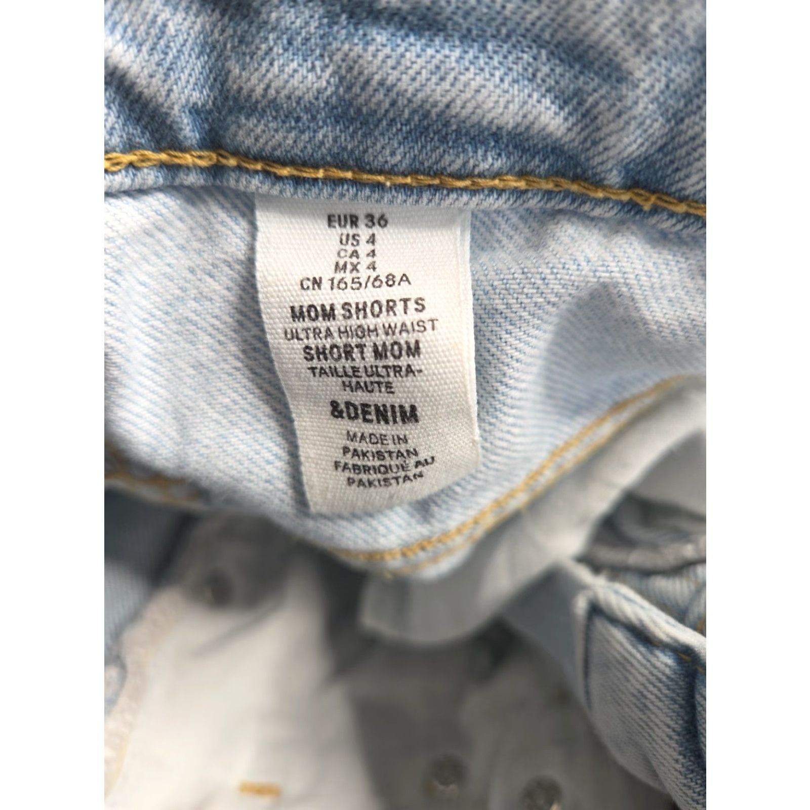 H&M VINTAGE H & M Ultra High Rise Distressed Mom Jeans Womens Size 4 Light Wash Size 27" / US 4 / IT 40 - 4 Thumbnail