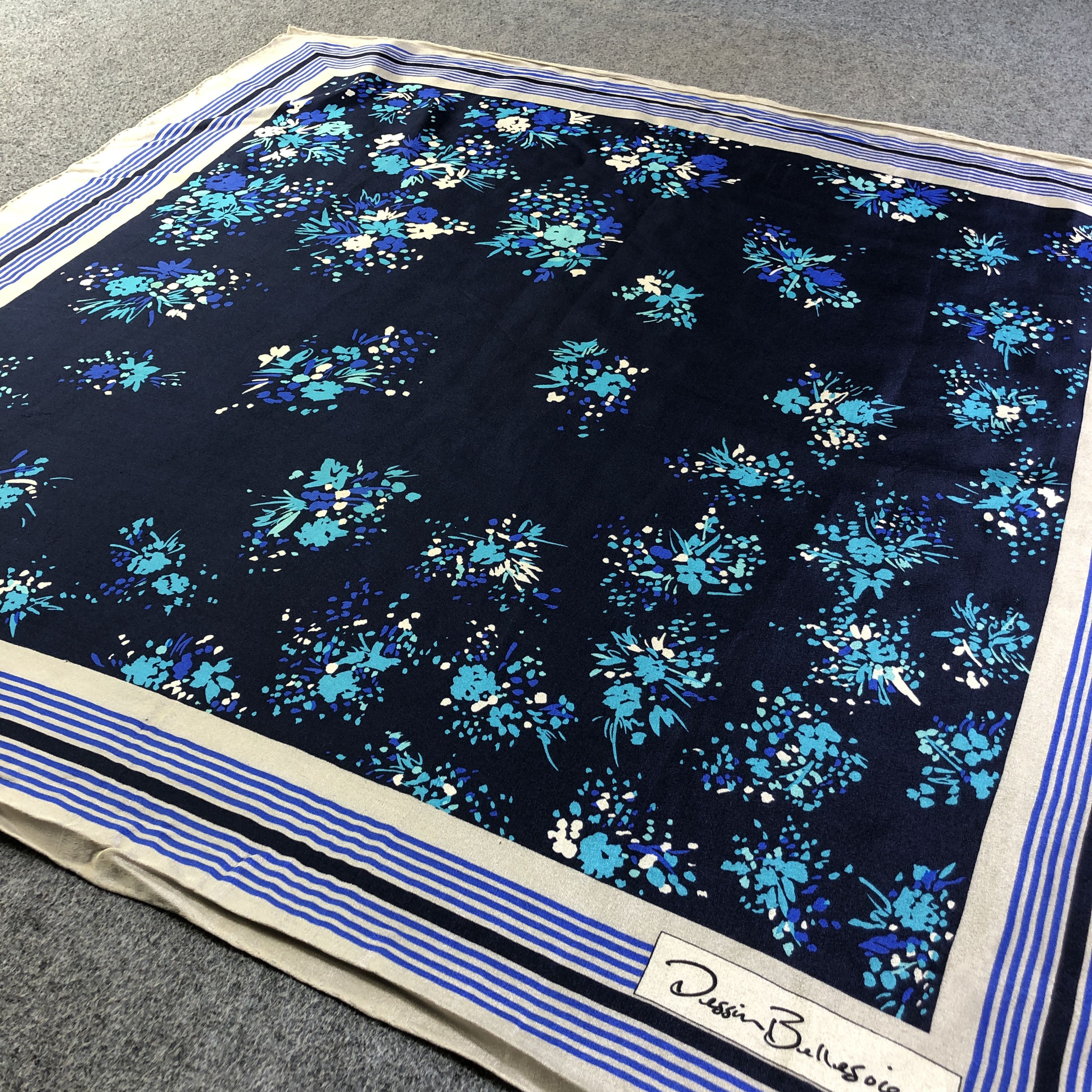 Vintage Dessin Bellesoie Floral Hand Rolled Silk Scarf M1040 Size ONE SIZE - 3 Thumbnail