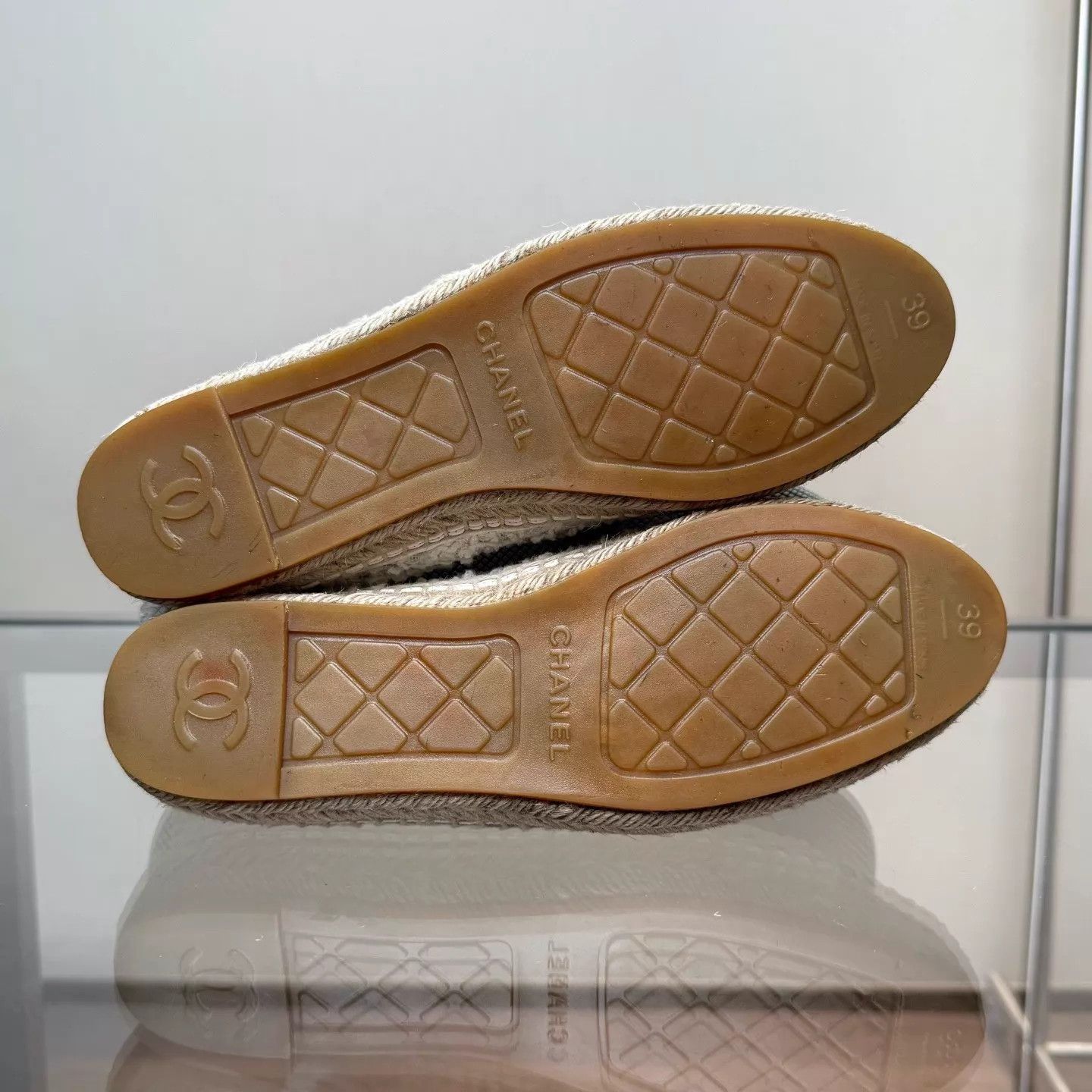 Chanel Chanel Black & White Panda Fisherman Shoes Size 39 98 Size US 8.5 / IT 38.5 - 7 Thumbnail