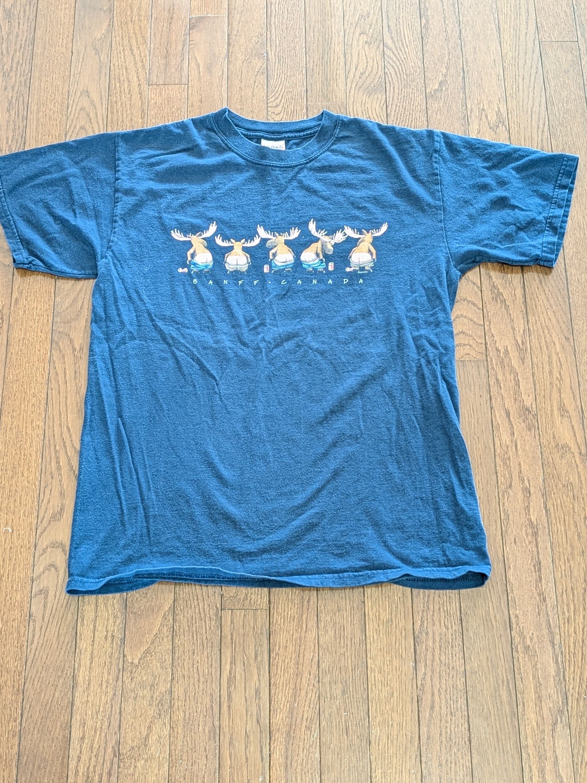 Gildan Banff Canada Moose Mooning T- Shirt - Size M Size US M / EU 48-50 / 2 - 1 Thumbnail