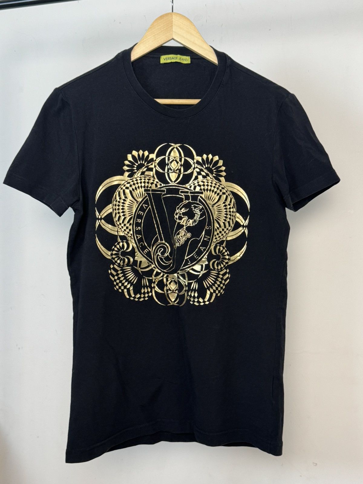 Versace Luxury Versace Jeans T-shirt Big Logo Gold Rare Size US M / EU 48-50 / 2 - 1 Thumbnail