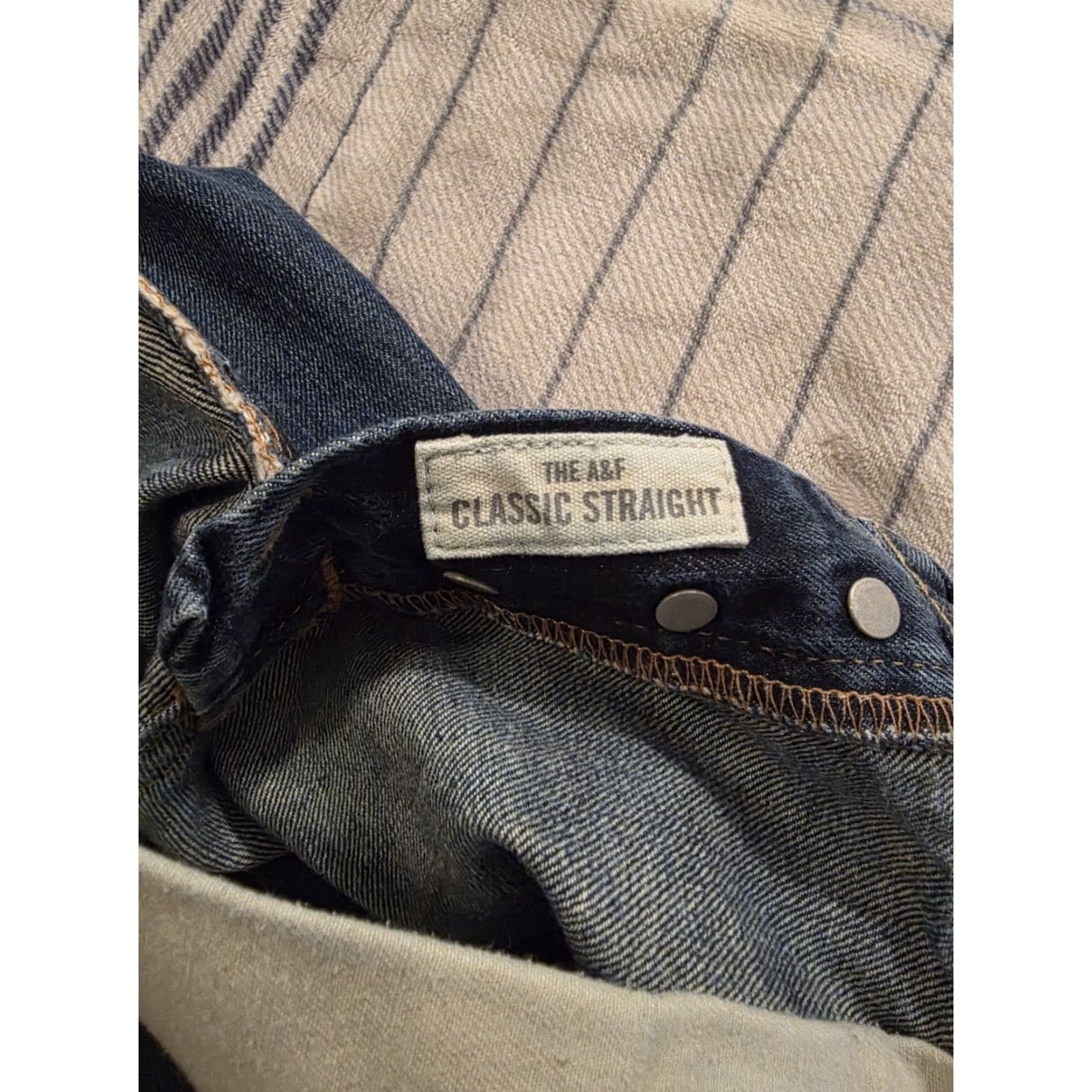 Abercrombie & Fitch VINTAGE Abercrombie & Fitch Jeans Mens 33x32 Straight Button Fly Denim Cotton Blue Mid Wash 1980s 90s Vintage Style Mens Size US 33 - 6 Thumbnail