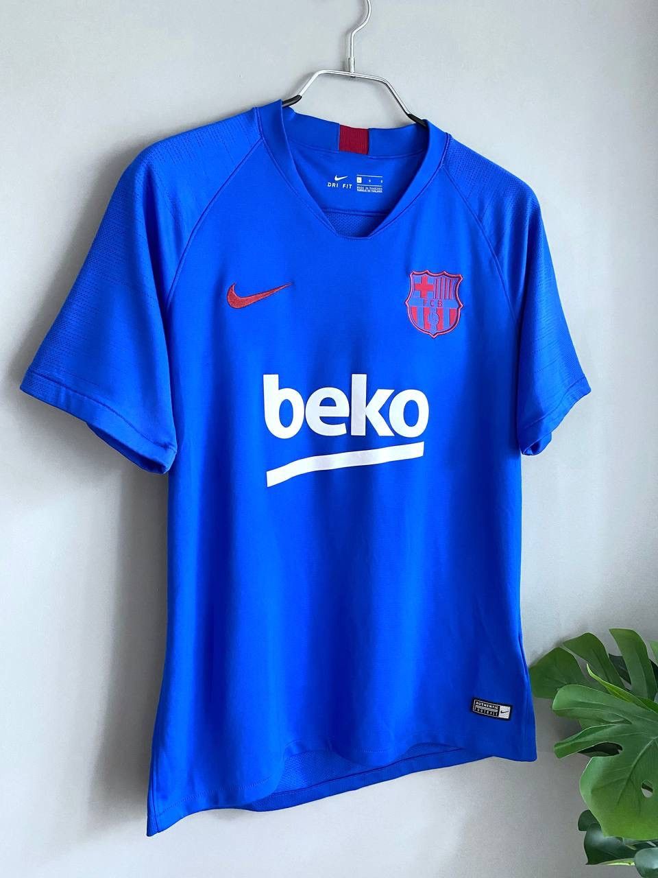 Nike Nike FC Barcelona 2019/2020 Soccer Jersey Traning, Size L Size US L / EU 52-54 / 3 - 3 Thumbnail