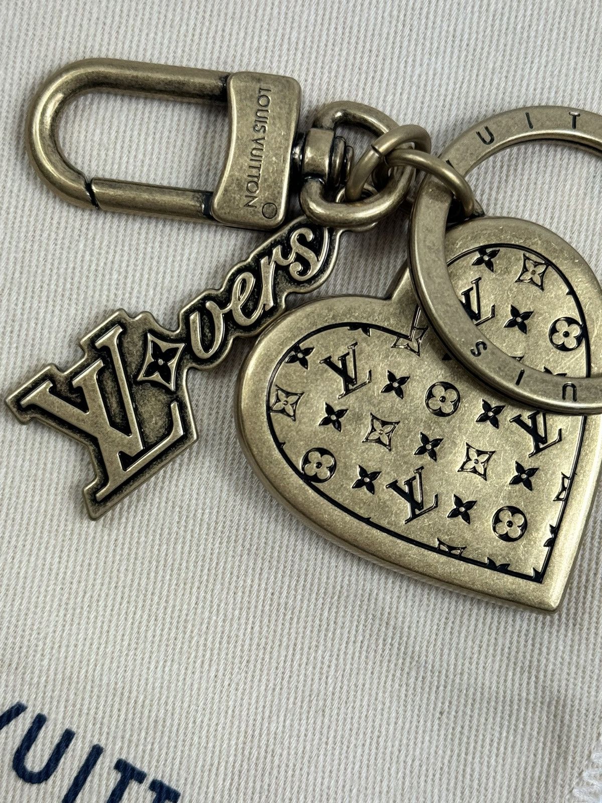 Louis Vuitton × Pharrell LV LOVERS HEART BAG CHARM & KEY HOLDER Size ONE SIZE - 3 Thumbnail