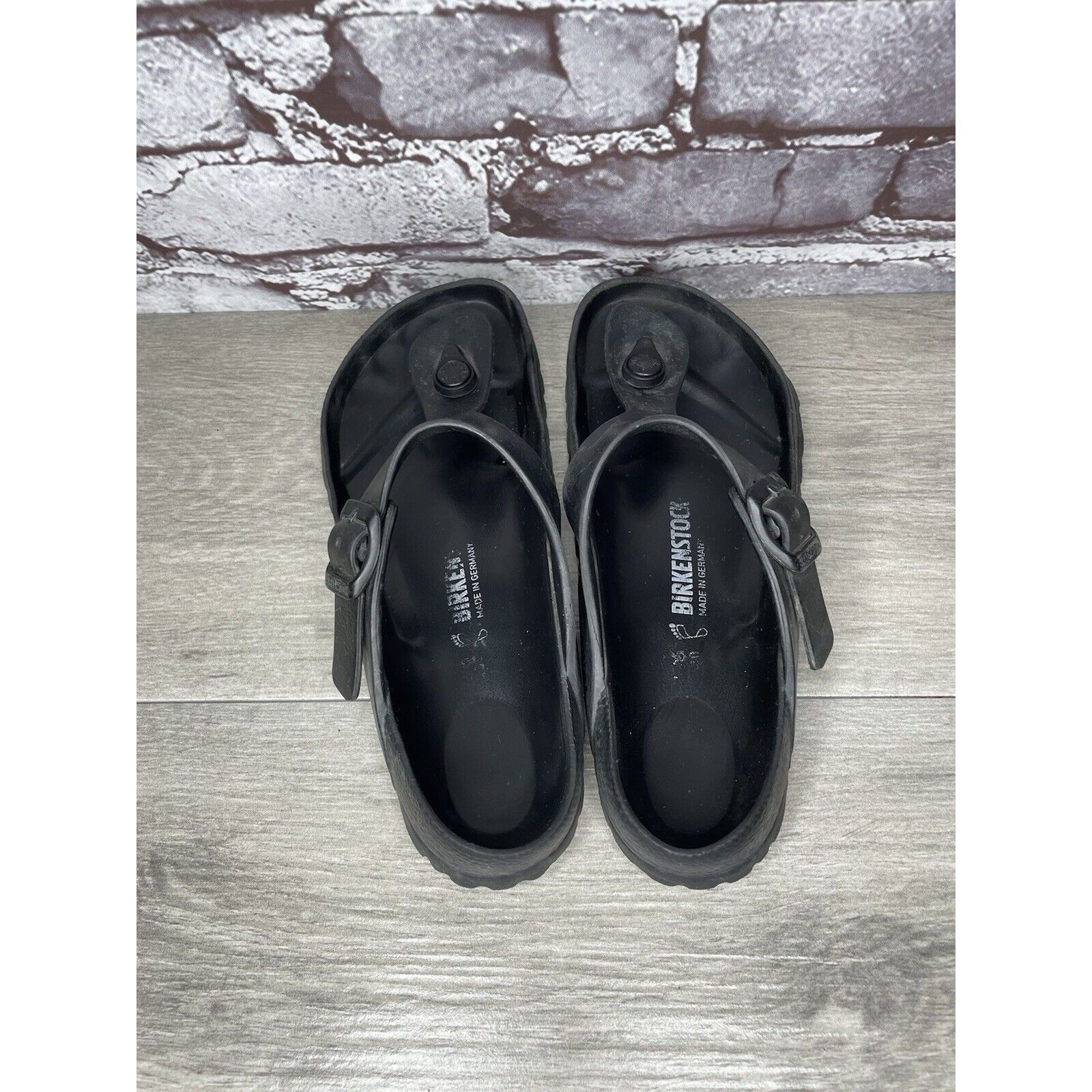 Birkenstock Birkenstock Black Foam Gizeh Strap Lightweight Sandals Women Size US 5.5 / IT 35.5 - 6 Thumbnail