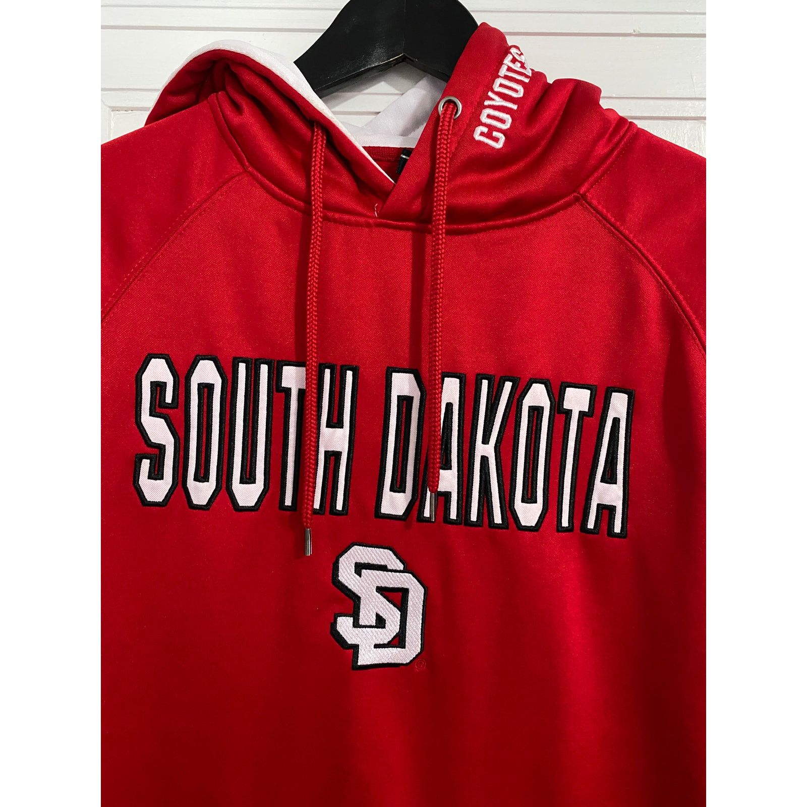 Colosseum Athletics South Dakota Coyotes Stitched Hoodie Sweatshirt Size M Size US M / EU 48-50 / 2 - 2 Thumbnail