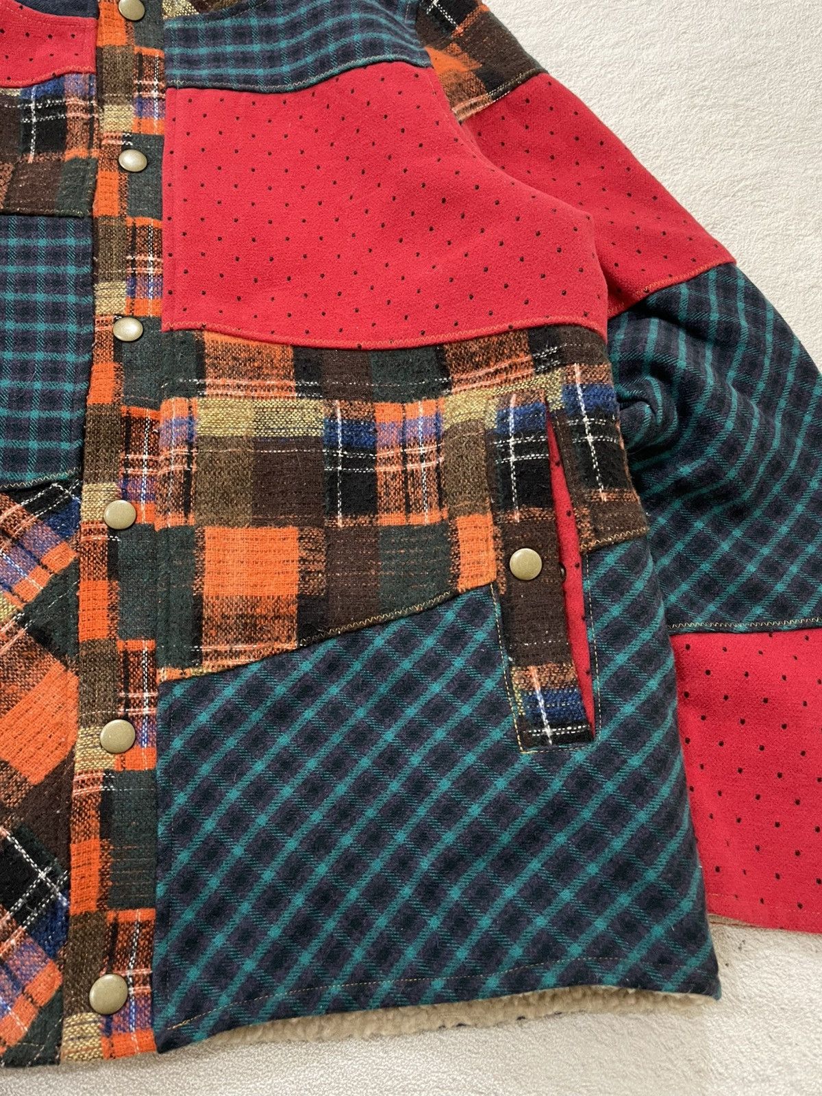 Japanese Brand 2000s Japanese Patchwork Hooded Sherpa Jacket Multi Plaid Size US M / EU 48-50 / 2 - 4 Thumbnail