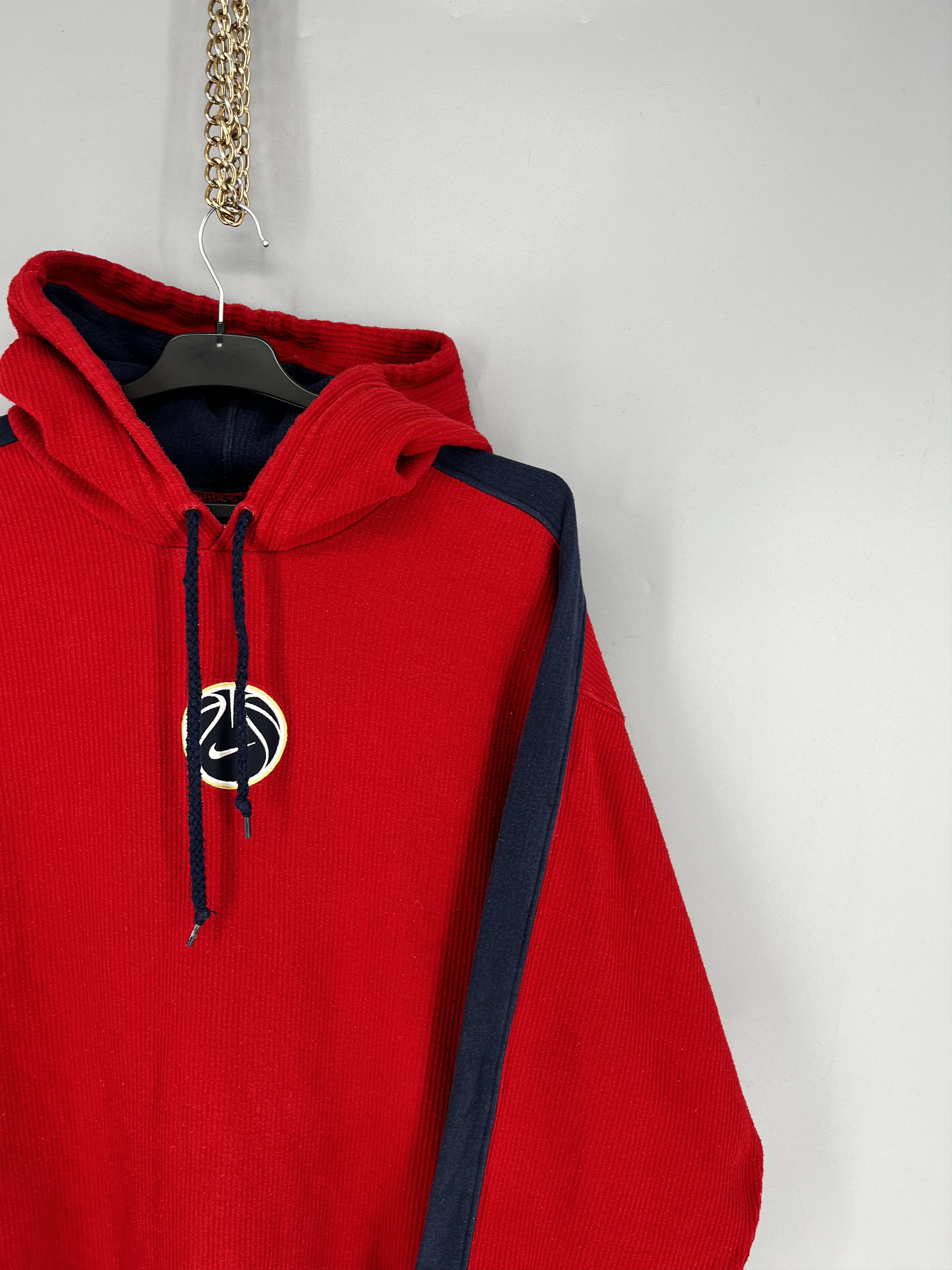 Nike Rare Vintage Nike Hoodie – Essential 2000s Streetwear (L) Size US L / EU 52-54 / 3 - 5 Thumbnail