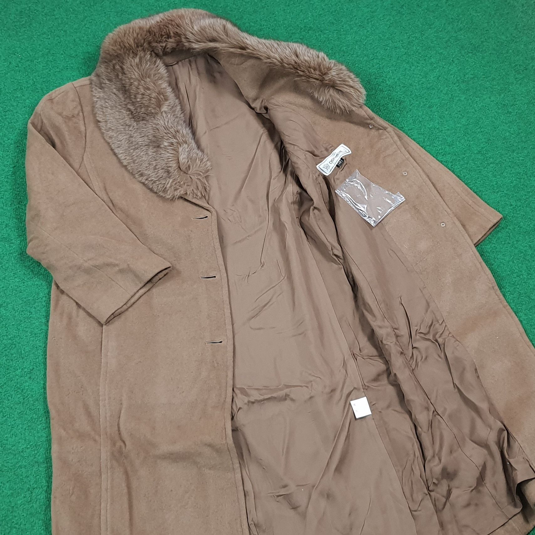 Vintage Tan Trench Coat by Dormeuil Paris Fauz Fur Collar C306N4 Size US L / EU 52-54 / 3 - 4 Thumbnail