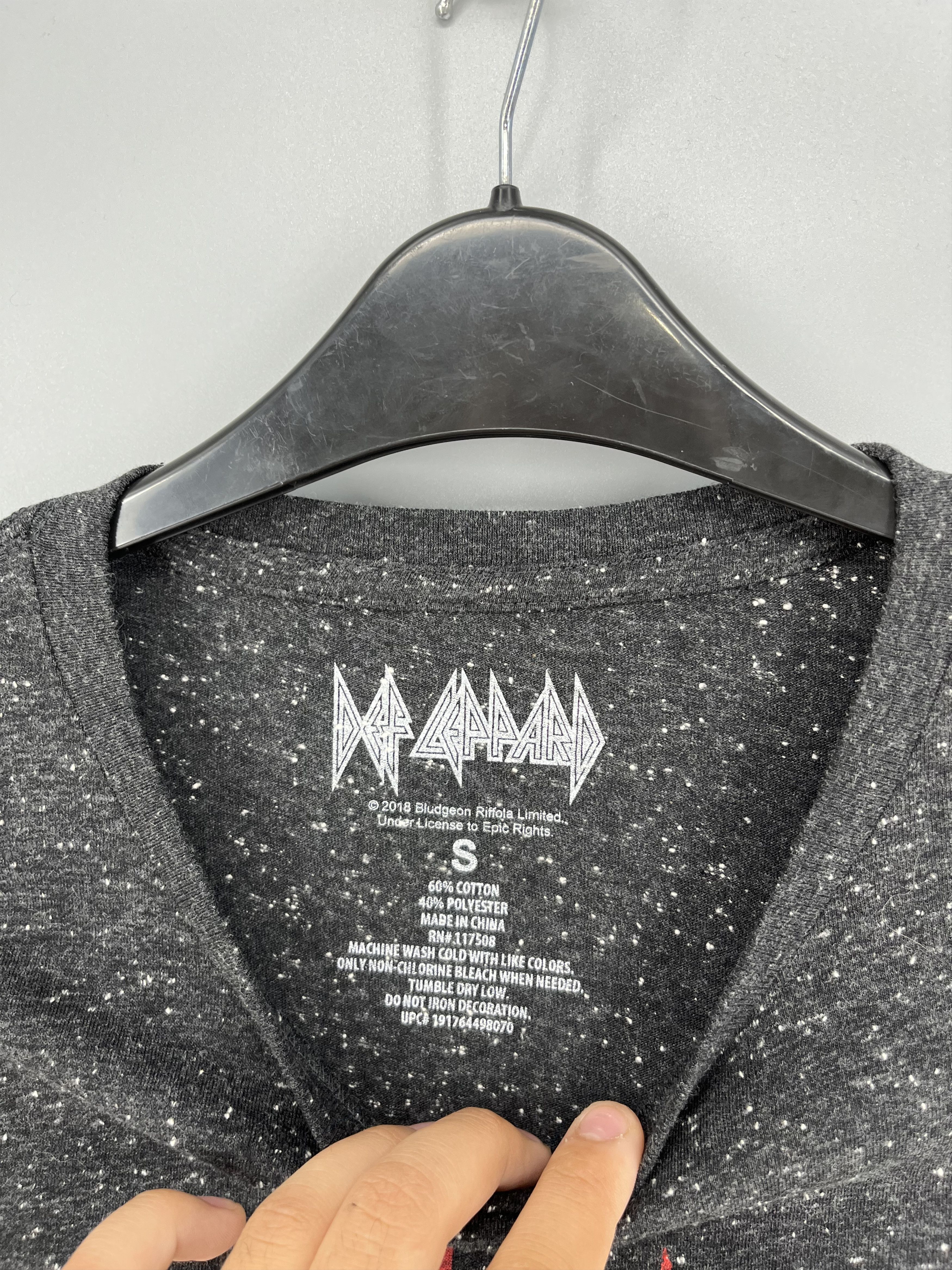 Band Tees Vintage Y2K Def Leppard Pryromania Band Tee Size S Size US S / EU 44-46 / 1 - 7 Thumbnail