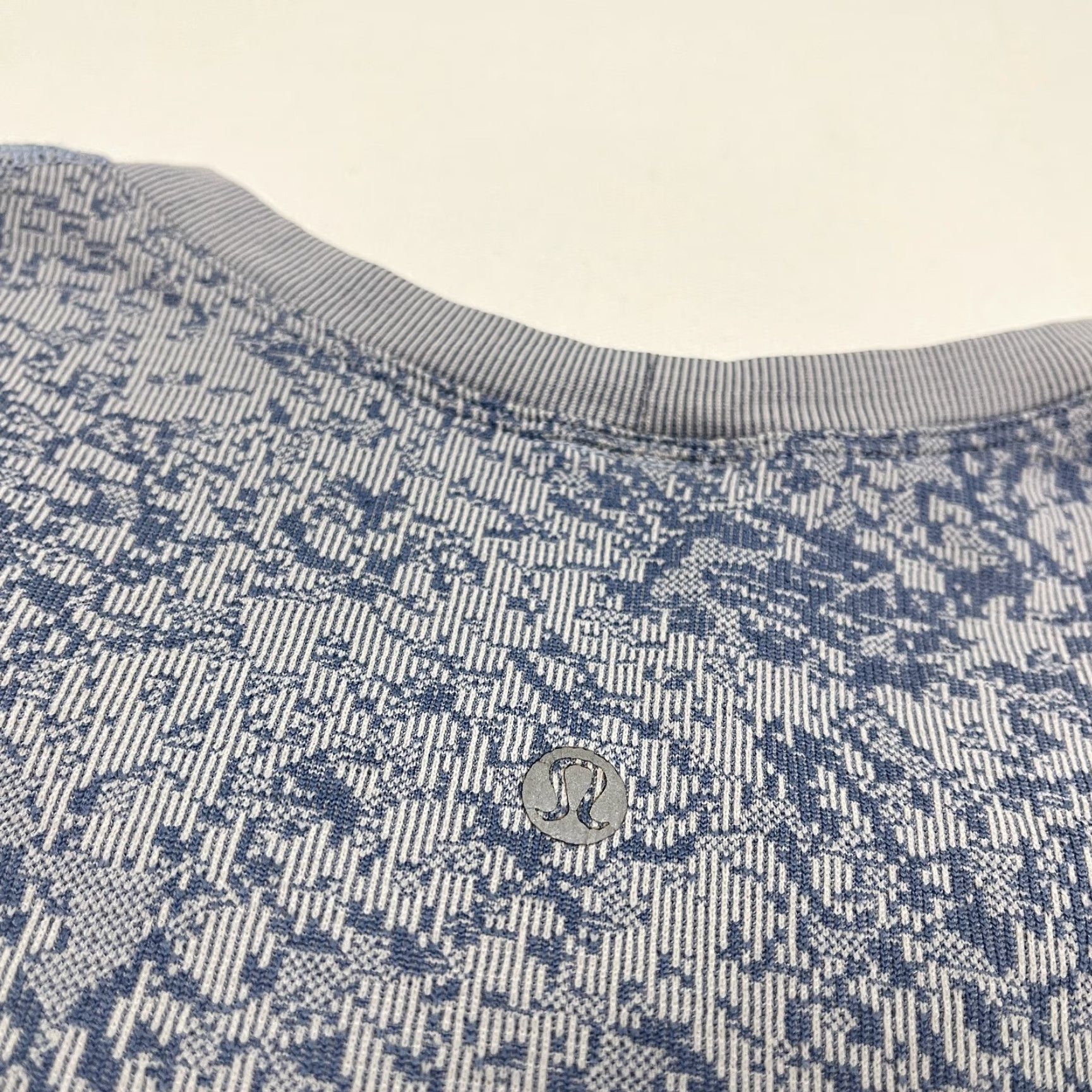Lululemon Lululemon Swiftly Breathe Shirt Womens 8 Gray Floral Fauna Active Gym Running Yoga T-Shirt Short Sleeve Crew Neck Breathable Size M / US 6-8 / IT 42-44 - 2 Thumbnail
