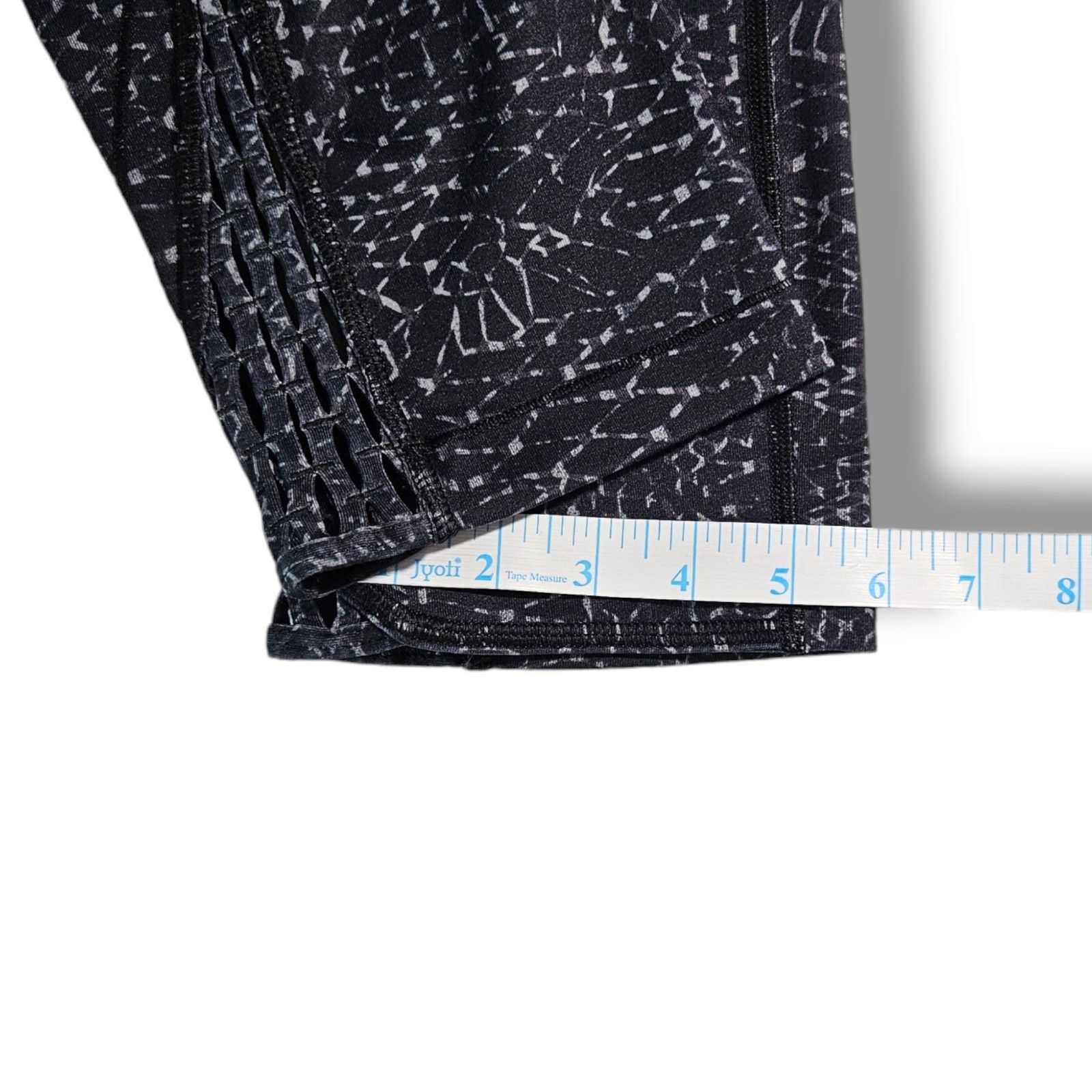 Lululemon EUC Lululemon True Self Crop II Pants Sz. 6 Battleship Black Size 28" / US 6 / IT 42 - 11 Thumbnail