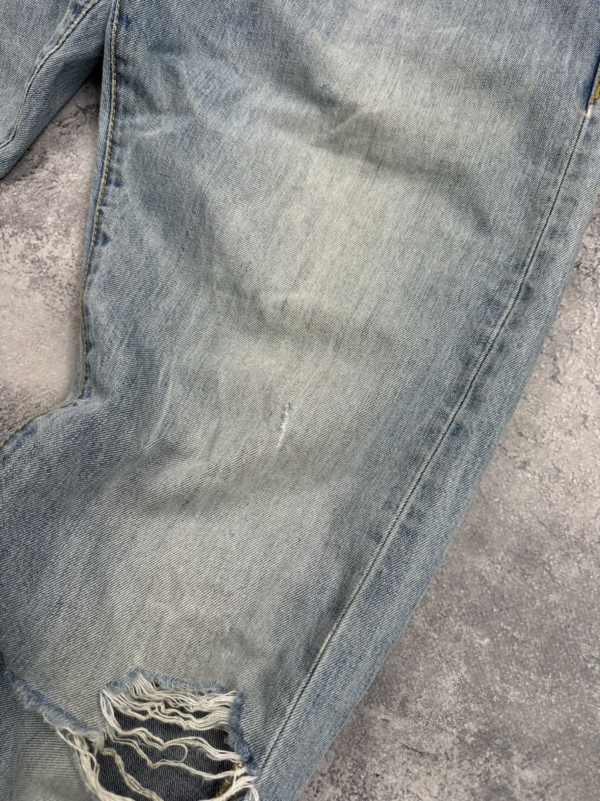 Carhartt Vintage Carhartt Thrashed Blue Crazy Faded Denim Jeans Y2K Size US 32 / EU 48 - 9 Thumbnail