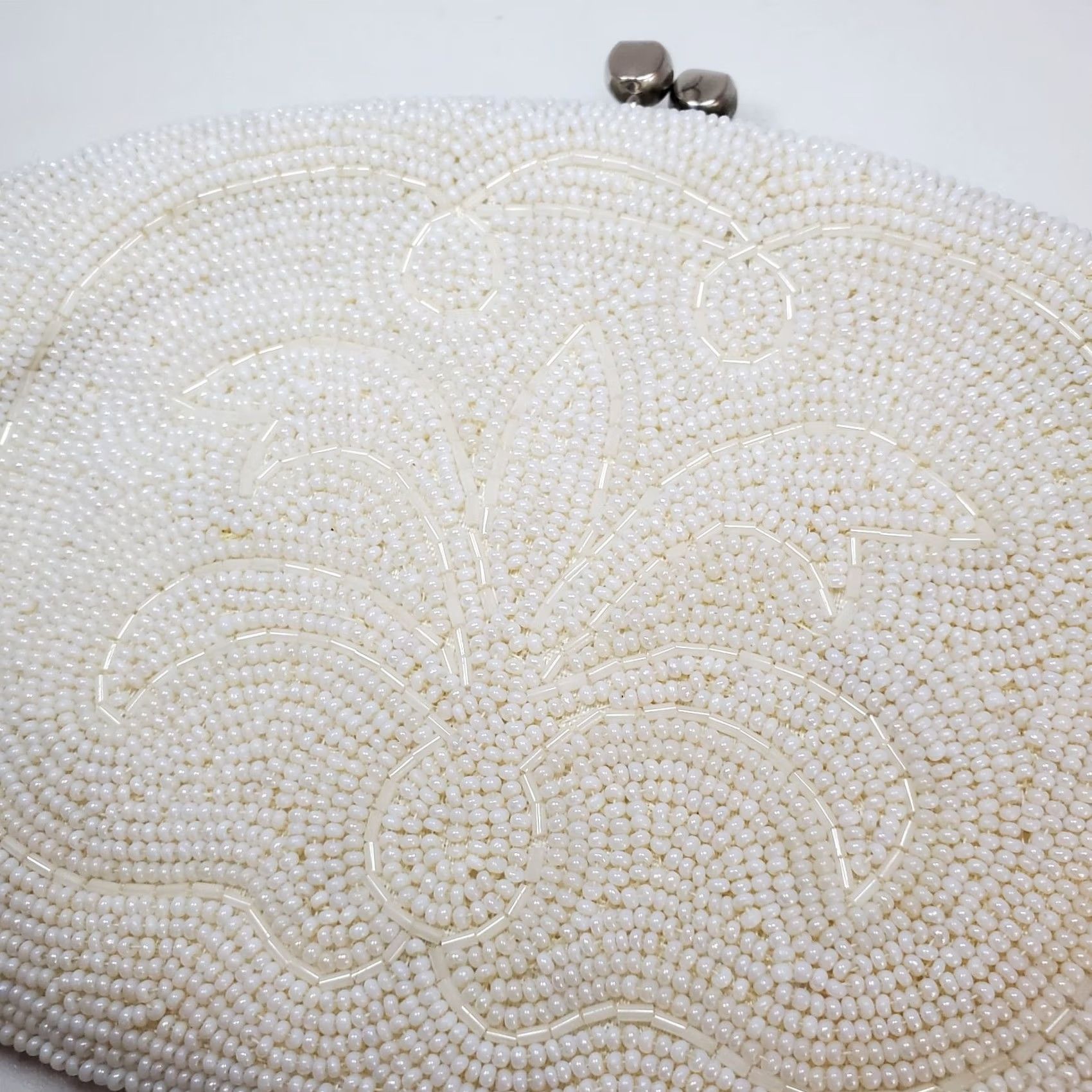 Vintage VINTAGE Ivory Seed Bead Clutch 1950s Eveningwear Woman 8"x5" Fleur De Lis Beaded Japan Womens Clutch Size ONE SIZE - 3 Thumbnail