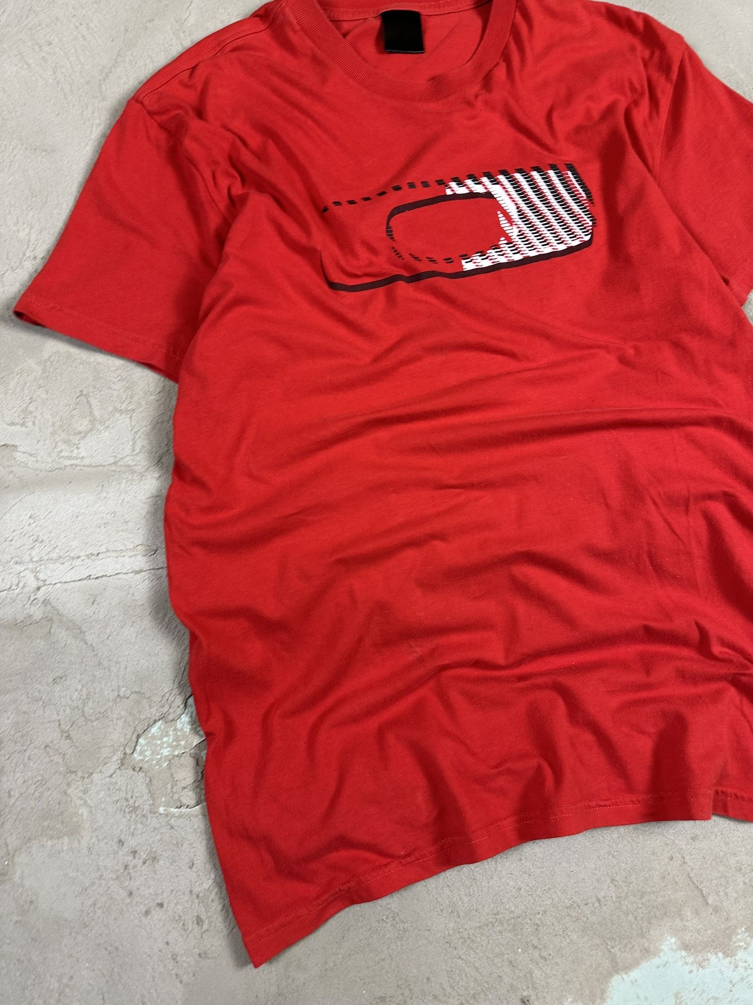 Oakley Vintage Y2k Oakley Circle Logo T-shirt Size US M / EU 48-50 / 2 - 5 Thumbnail