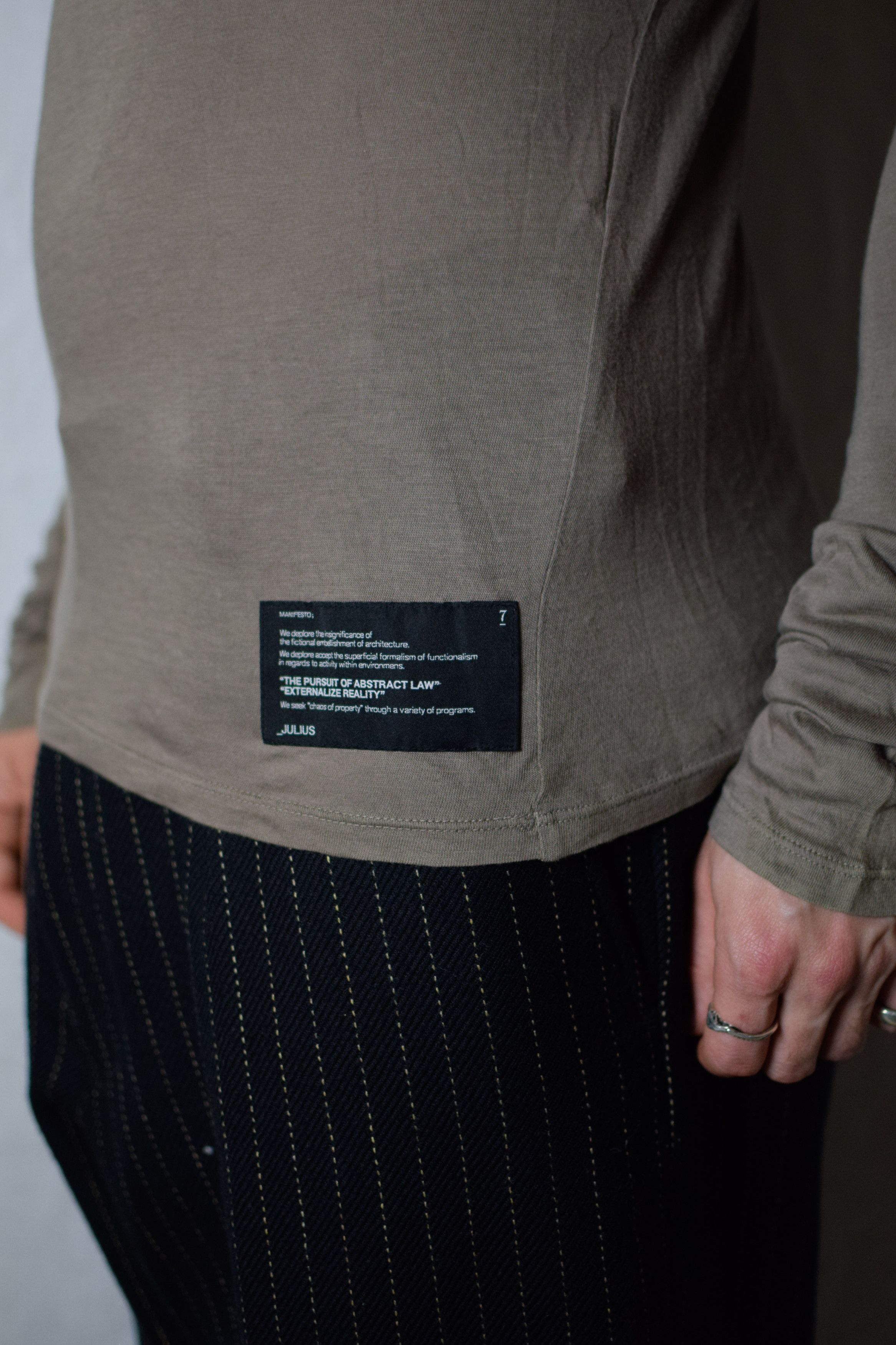 Julius Julius SS08 V-Neck Patch Longsleeve Top - 217CUM12 Size US M / EU 48-50 / 2 - 8 Thumbnail