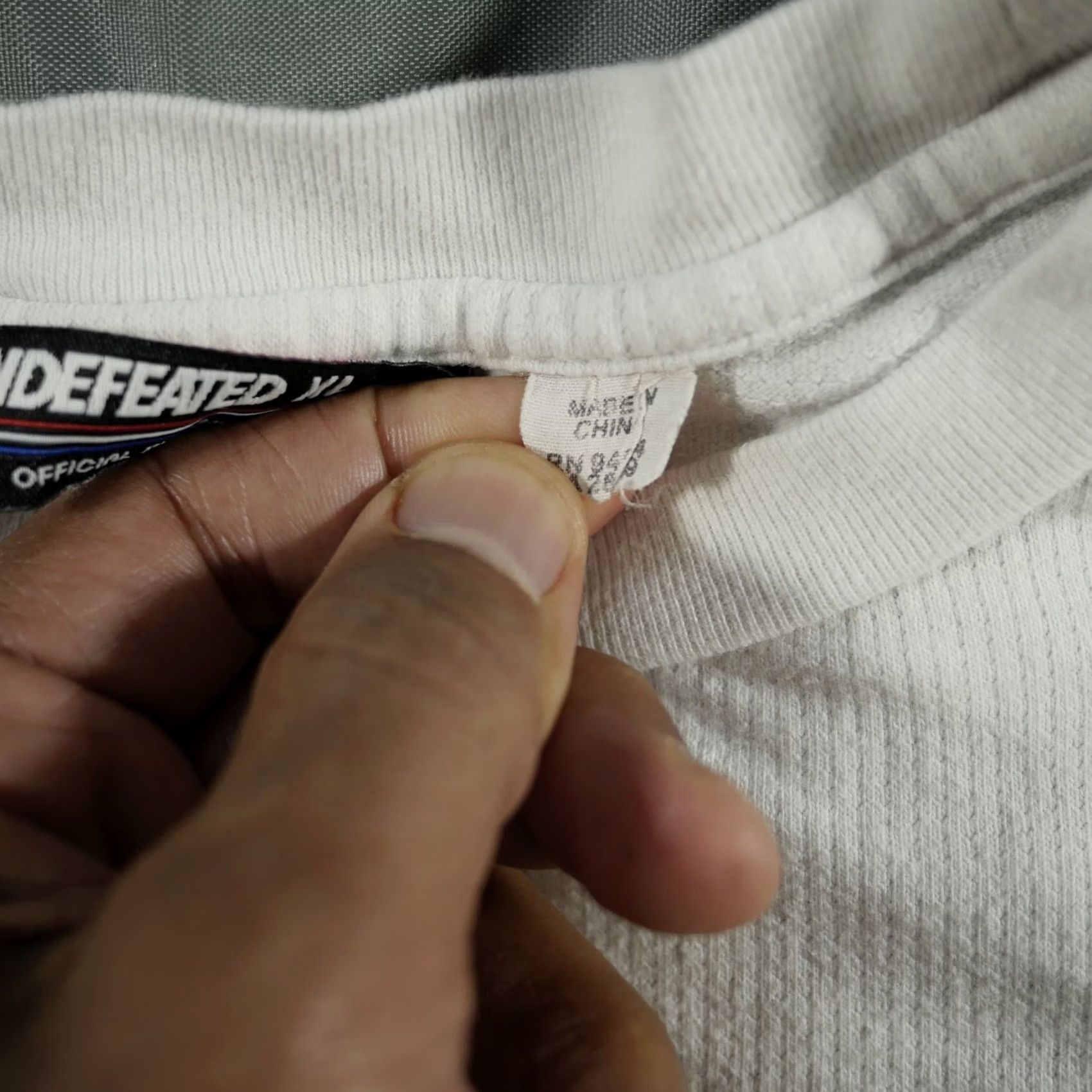 Undefeated VINTAGE Undefeated Sweater Mens XL White Green Pullover Sweatshirt Waffle Knit Logo Crewneck Knit Cotton Modern Classic Streetwear Size US XL / EU 56 / 4 - 6 Thumbnail