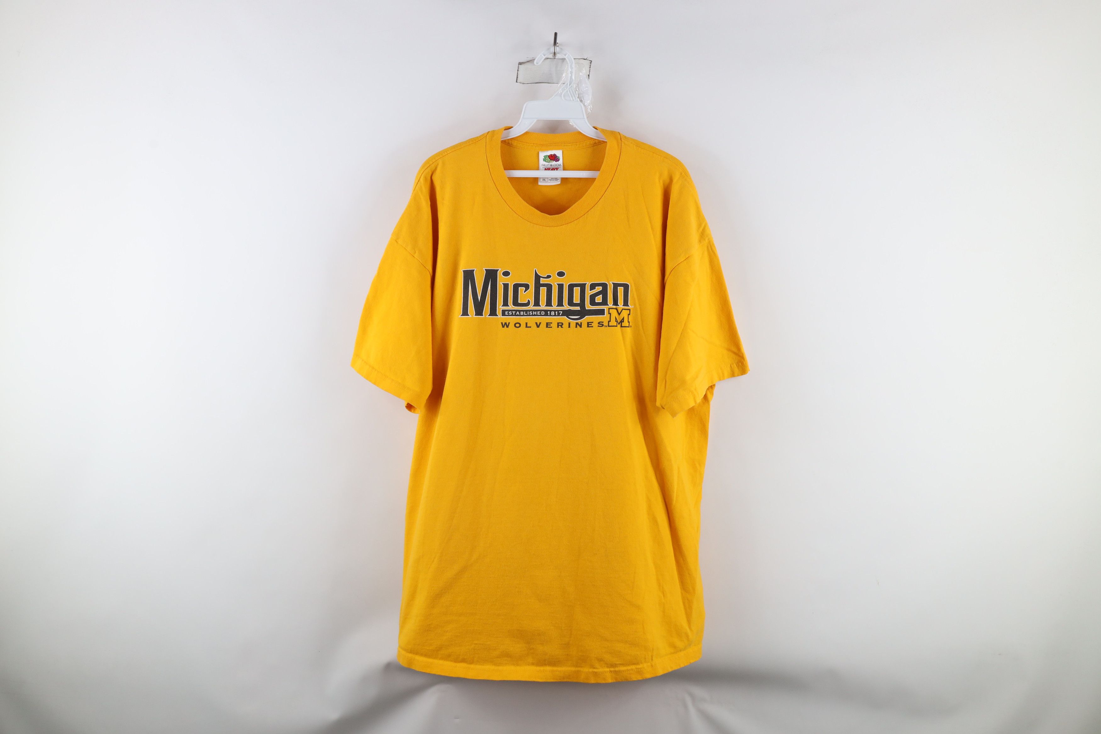 Vintage Vintage 90s Spell Out University of Michigan T-Shirt Maize Size US XXL / EU 58 / 5 - 1 Thumbnail