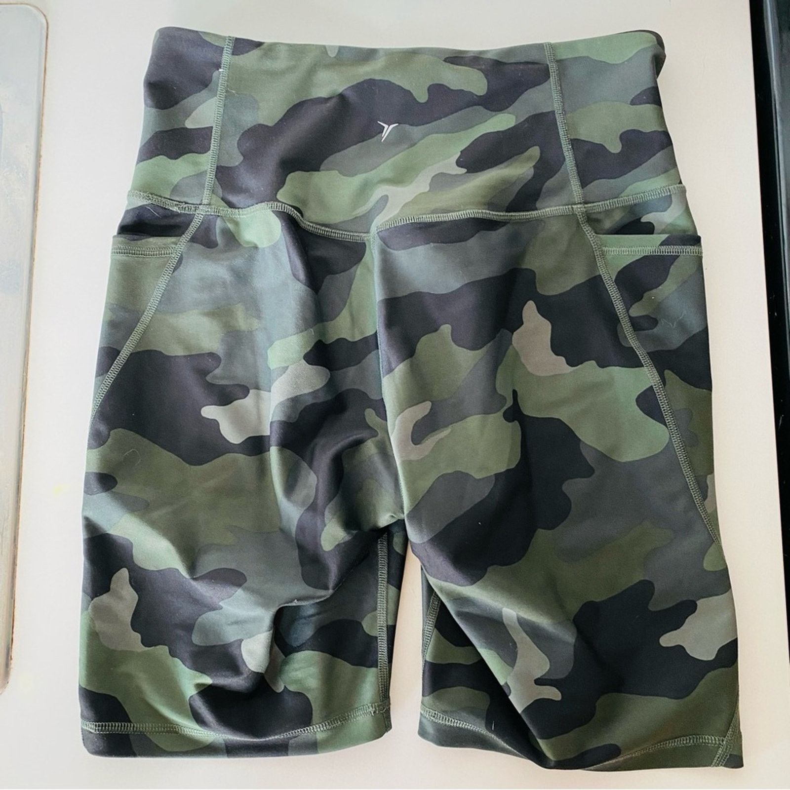 Old Navy OLD NAVY Olive Green Black Camo Print High Rise Biker Shorts Size 30" / US 8 / IT 44 - 11 Thumbnail