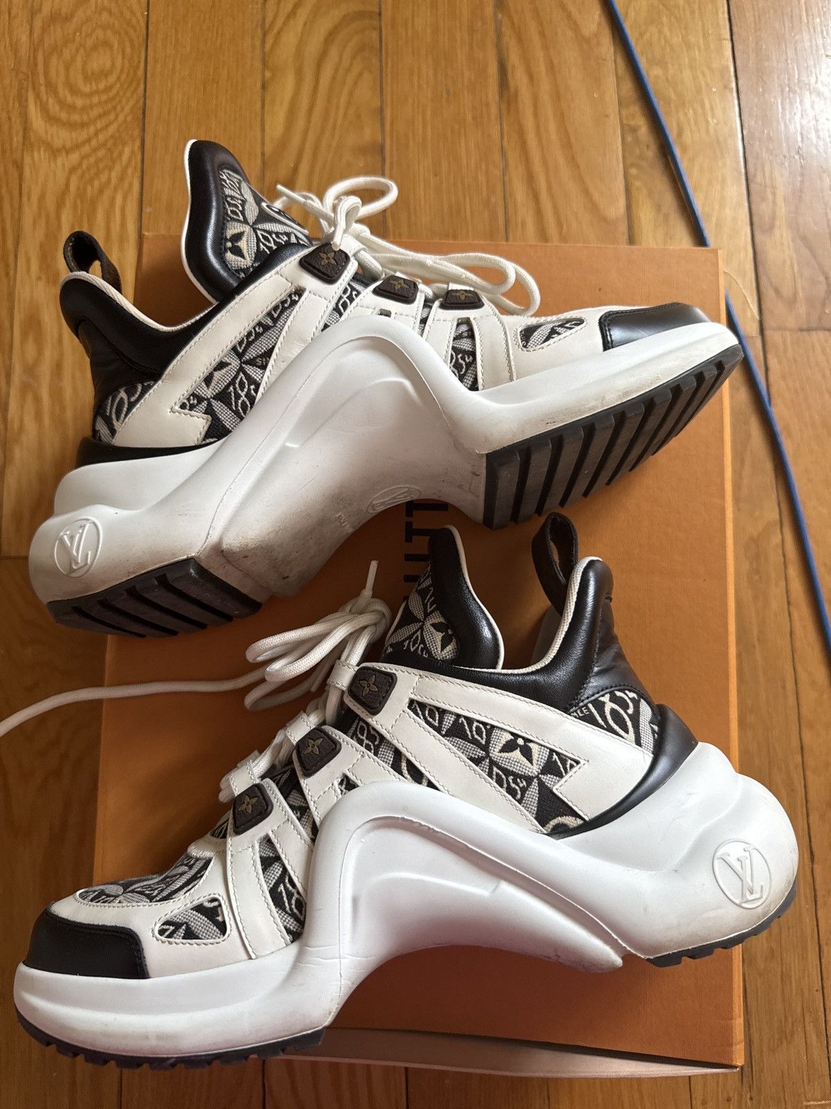 Louis Vuitton LV trainer sneakers Size US 9 / IT 39 - 4 Thumbnail