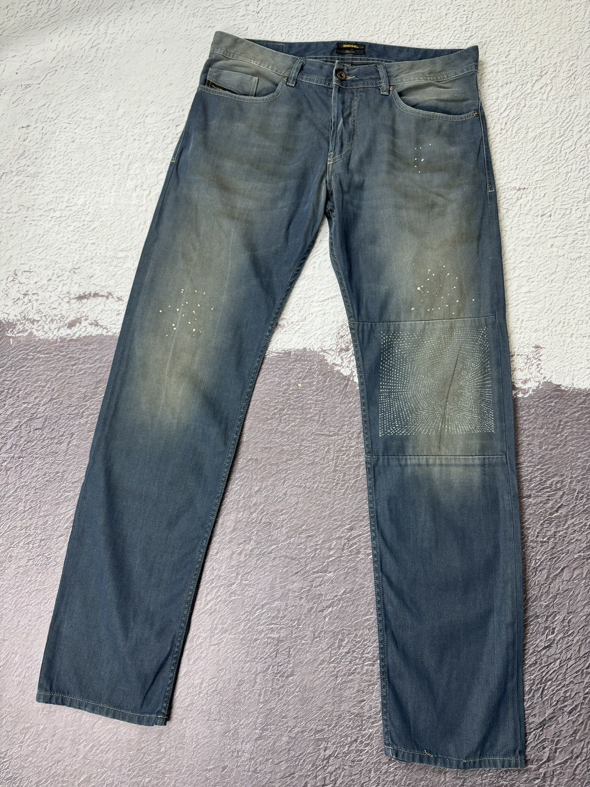 image of Diesel Black Gold Dirty Painted Style Casual Denim Jeans in Blue, Men's (Size 36)