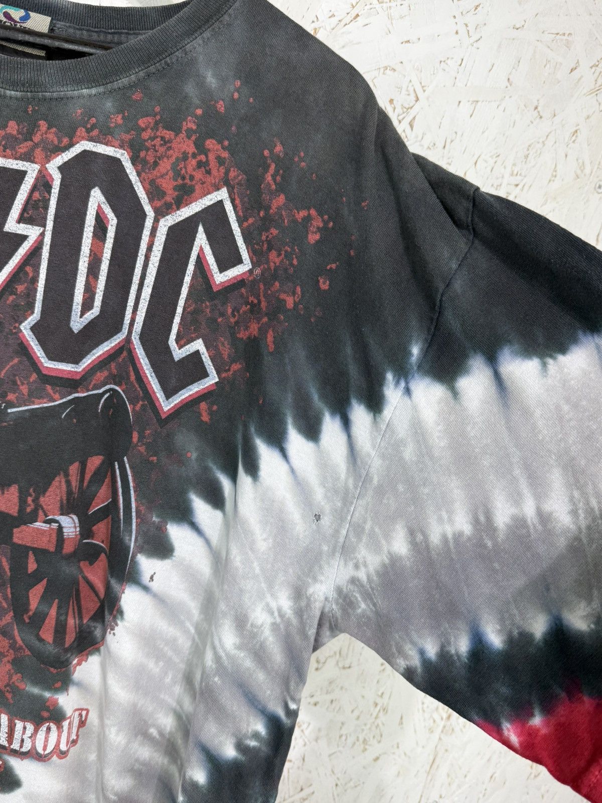 Liquid Blue Vintage AC/DC Liquid Blue 2012 AOP Band Tie Dye T-Shirt XL Size US XL / EU 56 / 4 - 3 Thumbnail