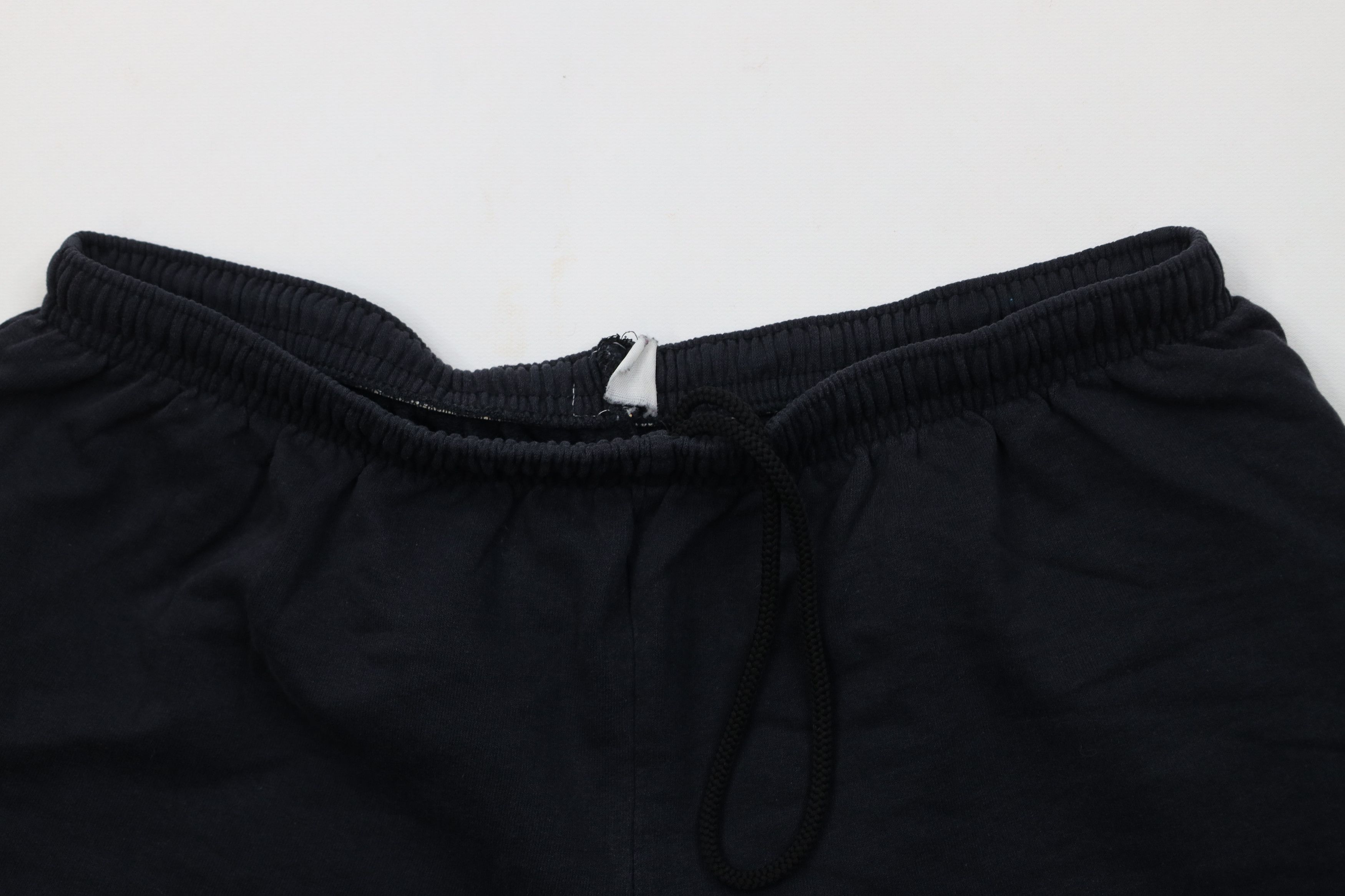 Vintage Vintage 90s Streetwear Above Knee Sweatpants Shorts Black Size US 32 / EU 48 - 2 Thumbnail