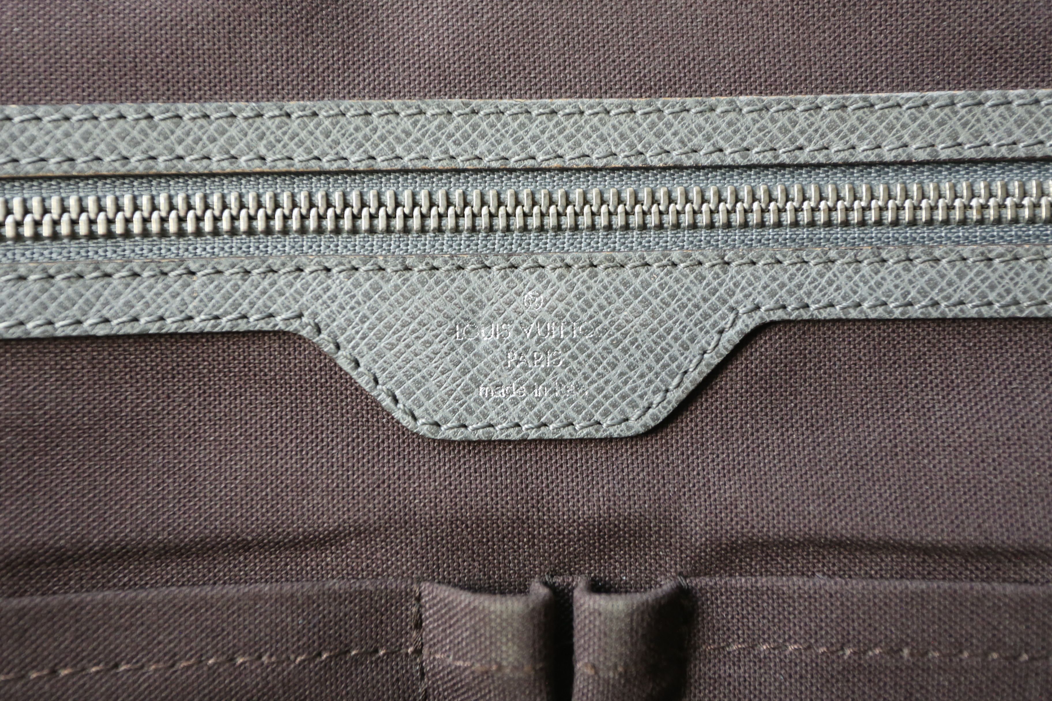 Louis Vuitton Louis Vuitton - Paul Helbers - S/S 10 - Taiga Vassili PM Size ONE SIZE - 20 Thumbnail