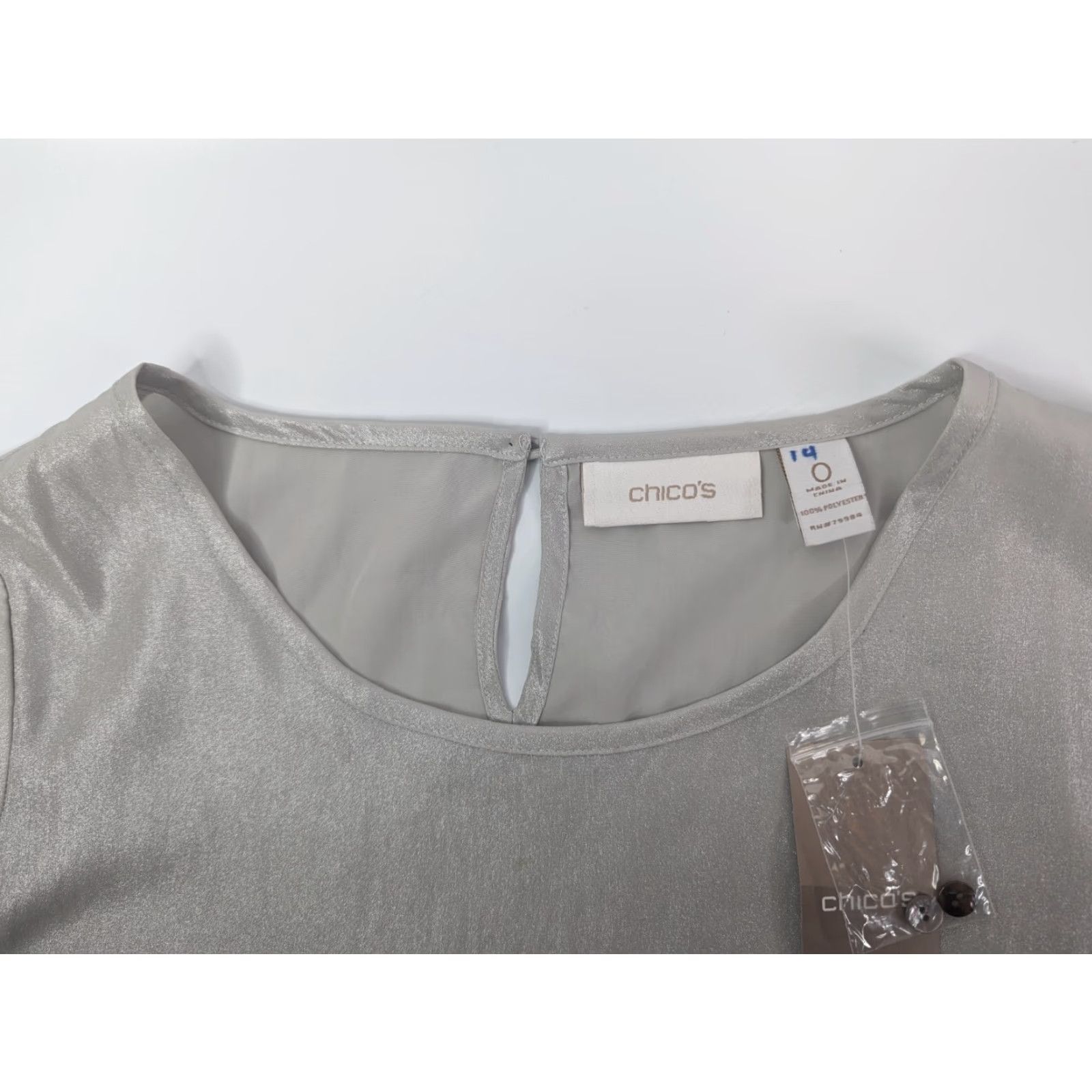 Vintage Chicos Womens Top Shirt Short Sleeve Scoop Neck Button Back Keyhole Silver Sand Drita NWT Size 0 Size XS / US 0-2 / IT 36-38 - 6 Thumbnail