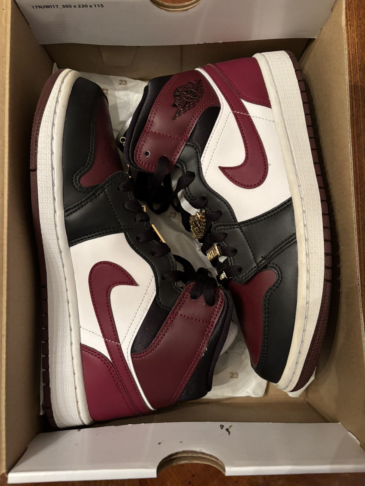 Jordan Brand Wmns Air Jordan 1 Mid SE 'Gold Pendants' Size US 8.5 / IT 38.5 - 9 Thumbnail