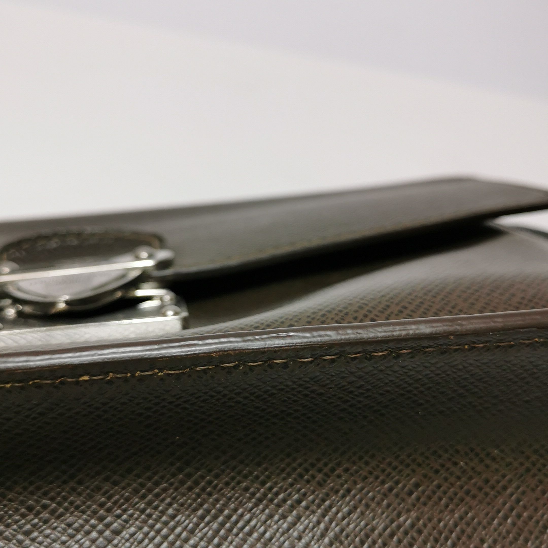 Louis Vuitton Louis Vuitton (LV) Cowhide Solid Color S-lock Clutch -y2506 Size ONE SIZE - 9 Thumbnail