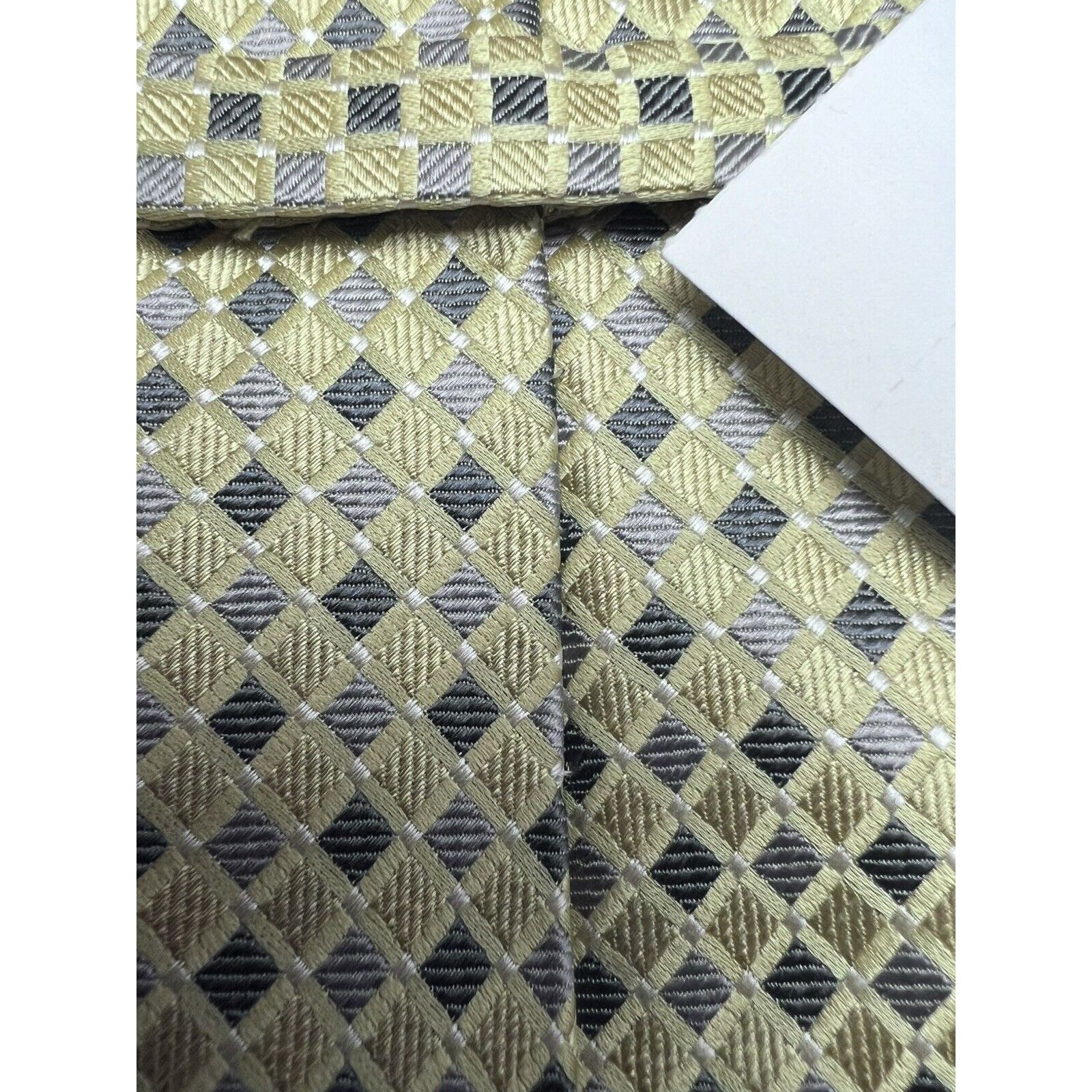 Donald Trump DONALD J. TRUMP MEN'S TIE YELLOW/GEOMETRIC Width: 3.25”" Len Size ONE SIZE - 3 Thumbnail