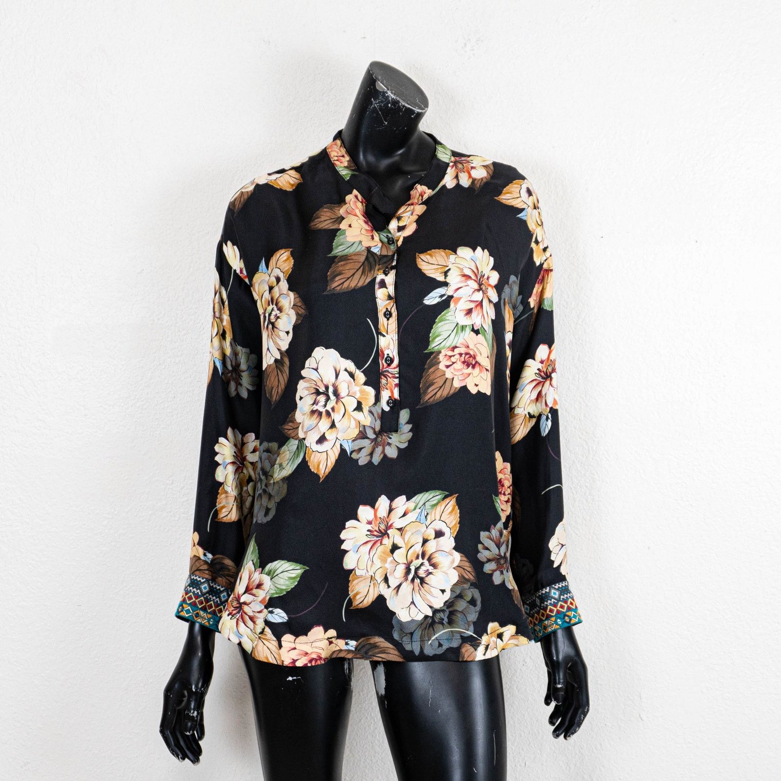 Johnny Was Johnny Was Corey Boxy Top 100% Silk Black Floral size XS Size XS / US 0-2 / IT 36-38 - 2 Thumbnail