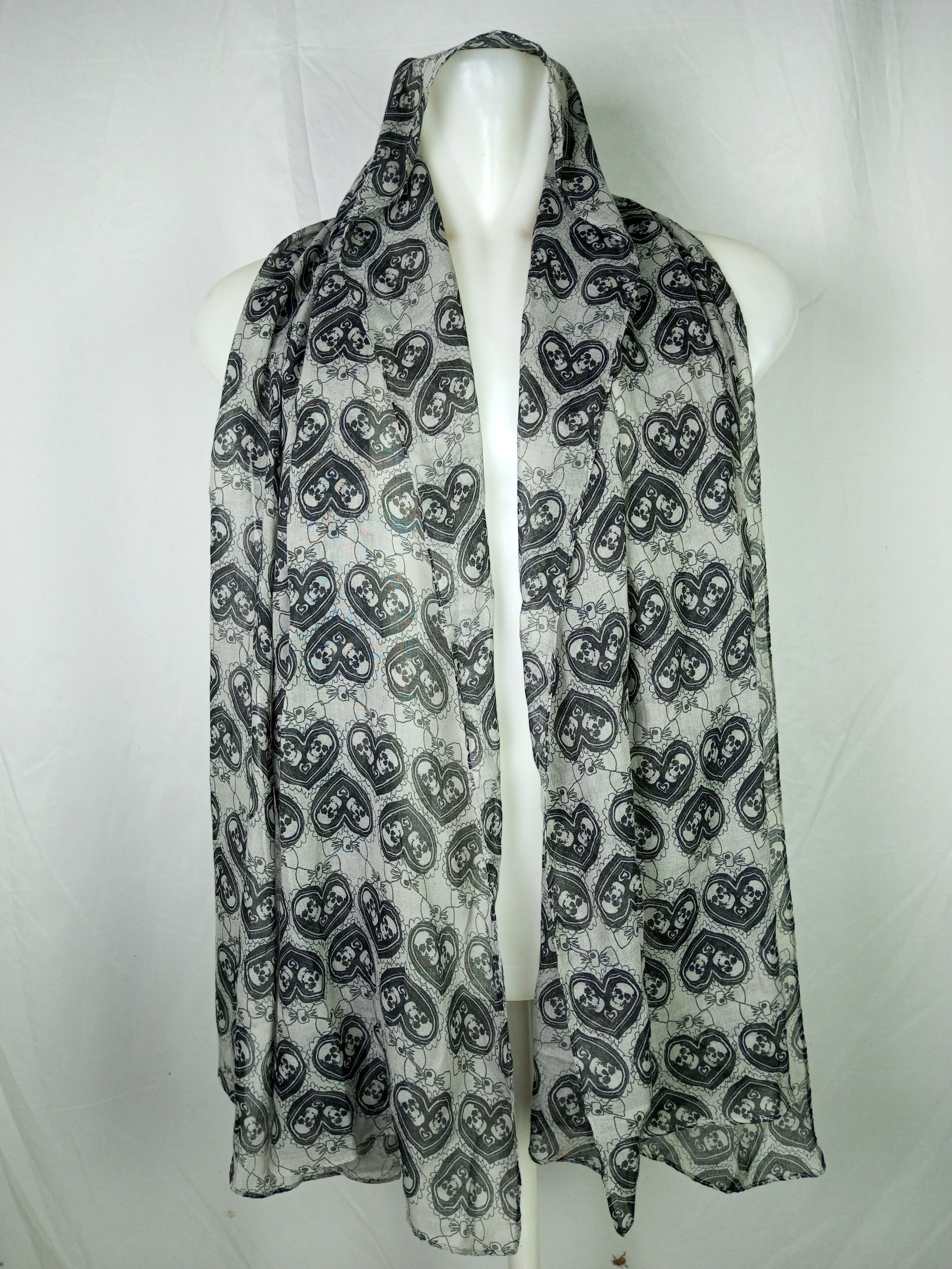 Japanese Brand Skulls Scarf Inspired By Alexander McQueen Size ONE SIZE - 1 Thumbnail