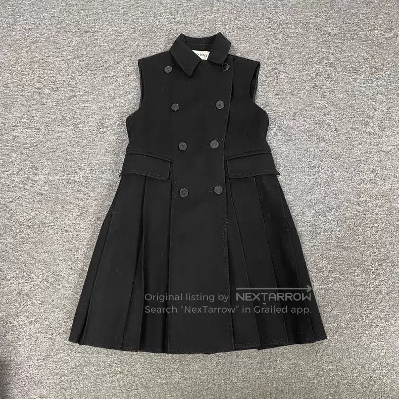 Valentino Valentino Pleated vest sleeveless coat at the back Size M / US 6-8 / IT 42-44 - 1 Thumbnail