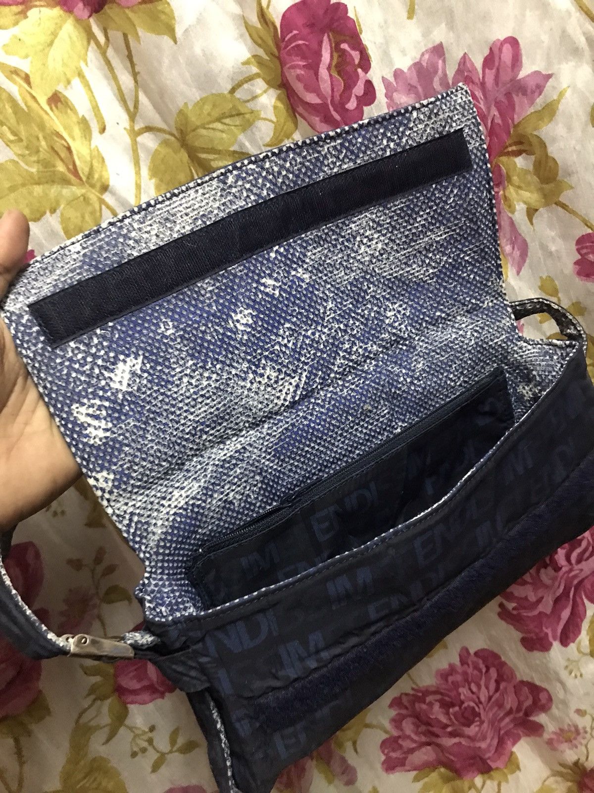 Fendi × Vintage Authentic Fendi Saddle Bag Size ONE SIZE - 4 Thumbnail