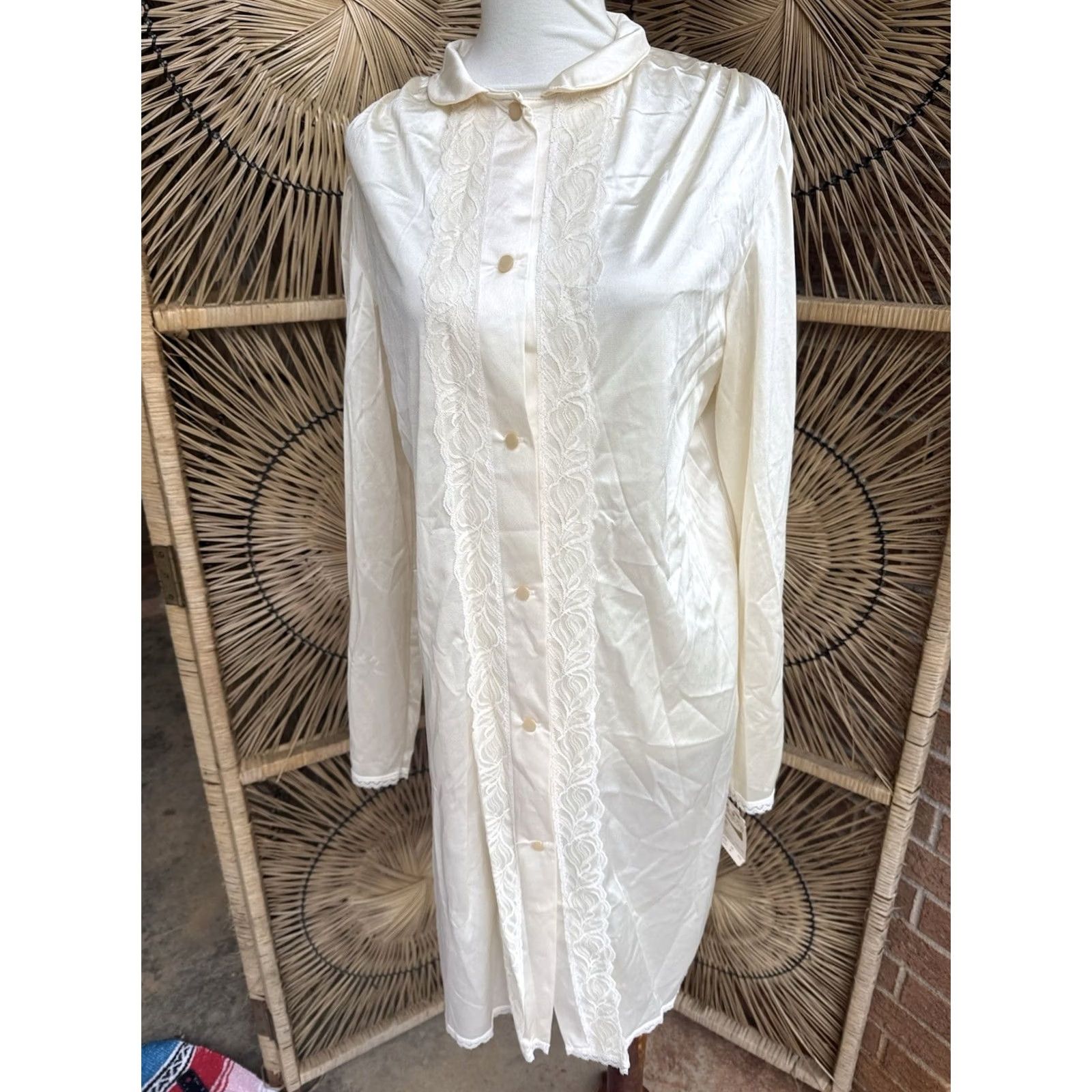 Vintage VINTAGE Nancy King Robe Women M White Nylon Lace Satin Cottagecore 70s 80s Bridal Size ONE SIZE - 3 Thumbnail