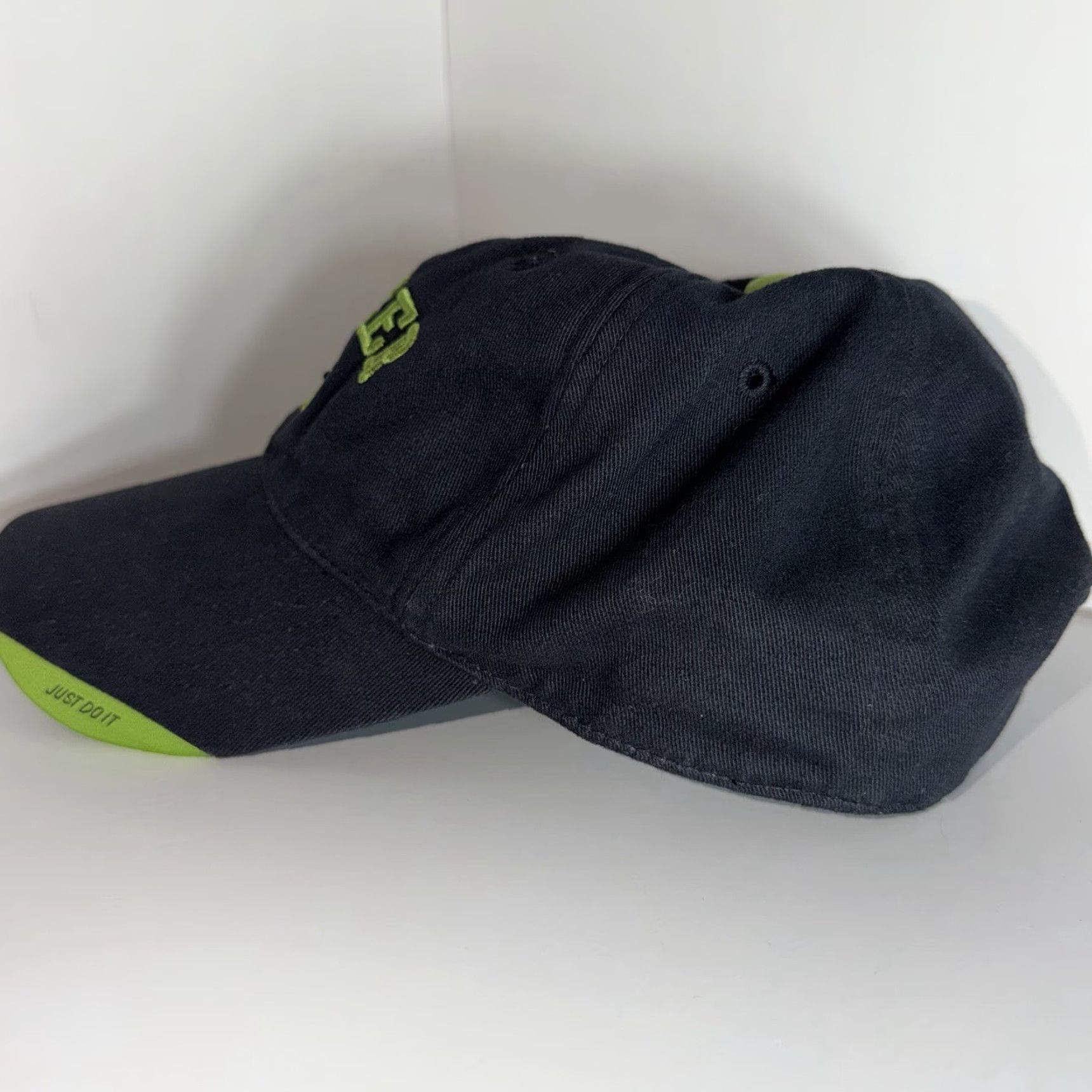 Nike VINTAGE Nike Soccer Strapback Hat Cap Spellout Swoosh Adjustable Y2K Black Green Mens One Size Black Nike Hat Size ONE SIZE - 5 Thumbnail