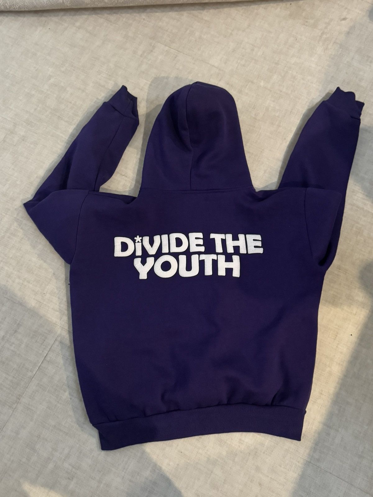 Divide The Youth Divide the youth Size US M / EU 48-50 / 2 - 1 Thumbnail