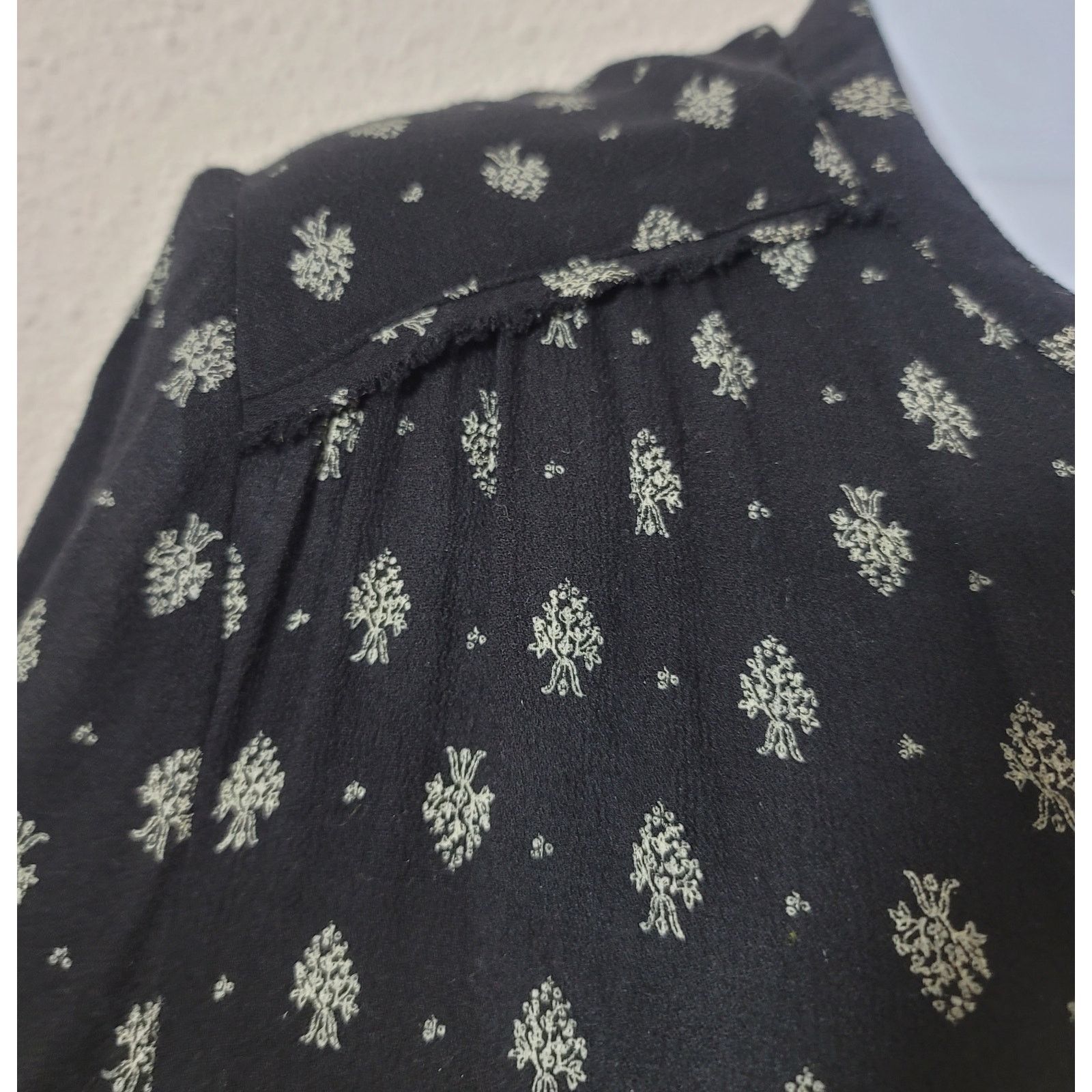 H&M H&M Black Floral Print Frayed Detail Henley Top 10 HI Low Size L / US 10 / IT 46 - 6 Thumbnail