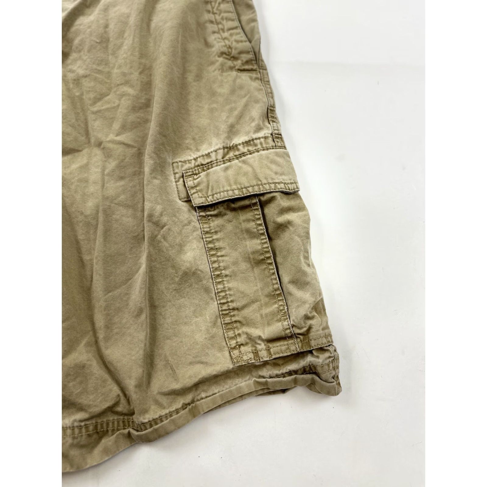 Eddie Bauer VINTAGE Eddie Bauer Shorts Men 42 Khaki Cargo Hiking Safari Trail Pockets Beige 10 in Inseam Classic Regular Mens Size US 42 / EU 58 - 3 Thumbnail