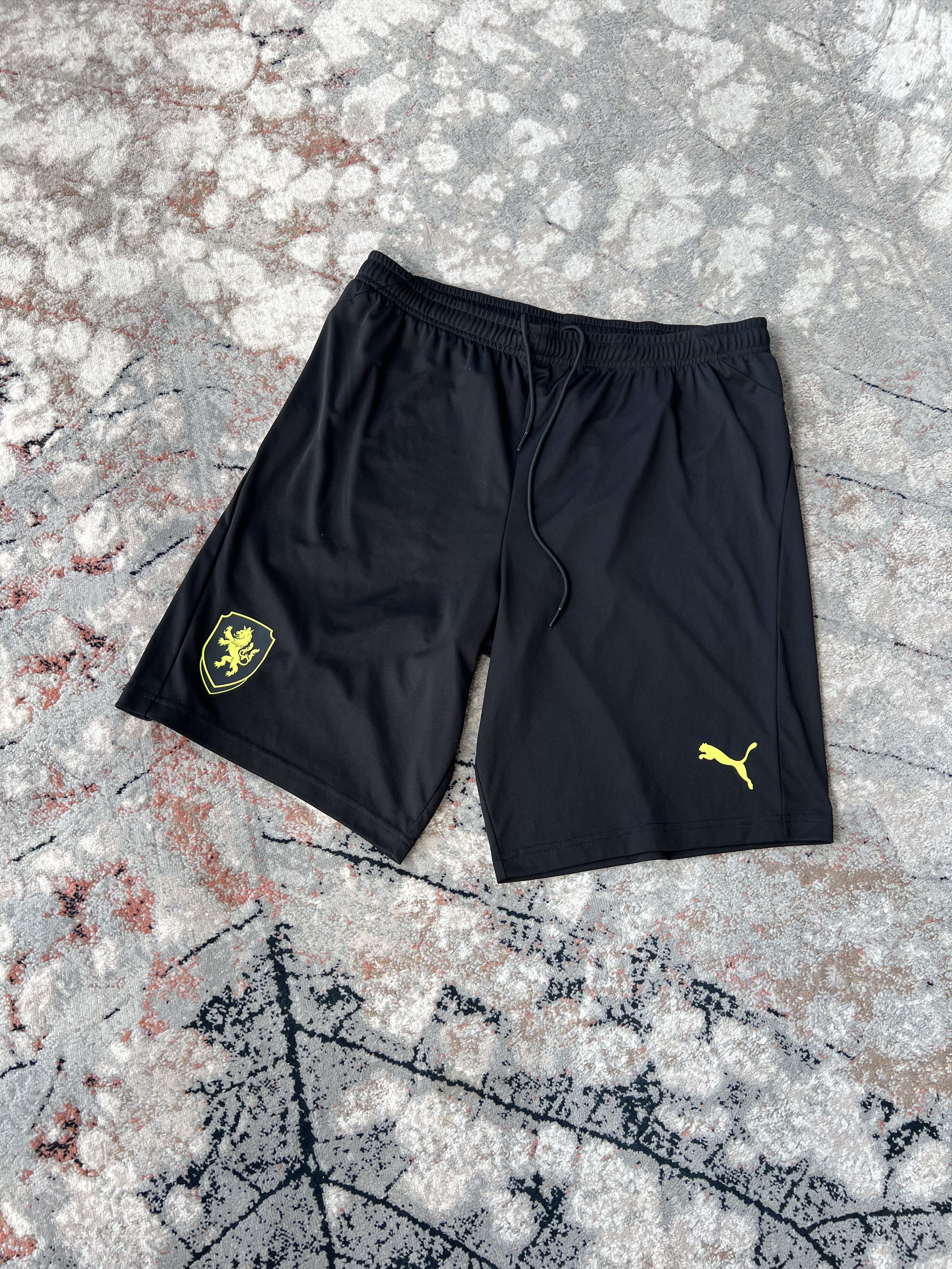Puma Puma Football Sporting Shorts Size US 36 / EU 52 - 1 Thumbnail