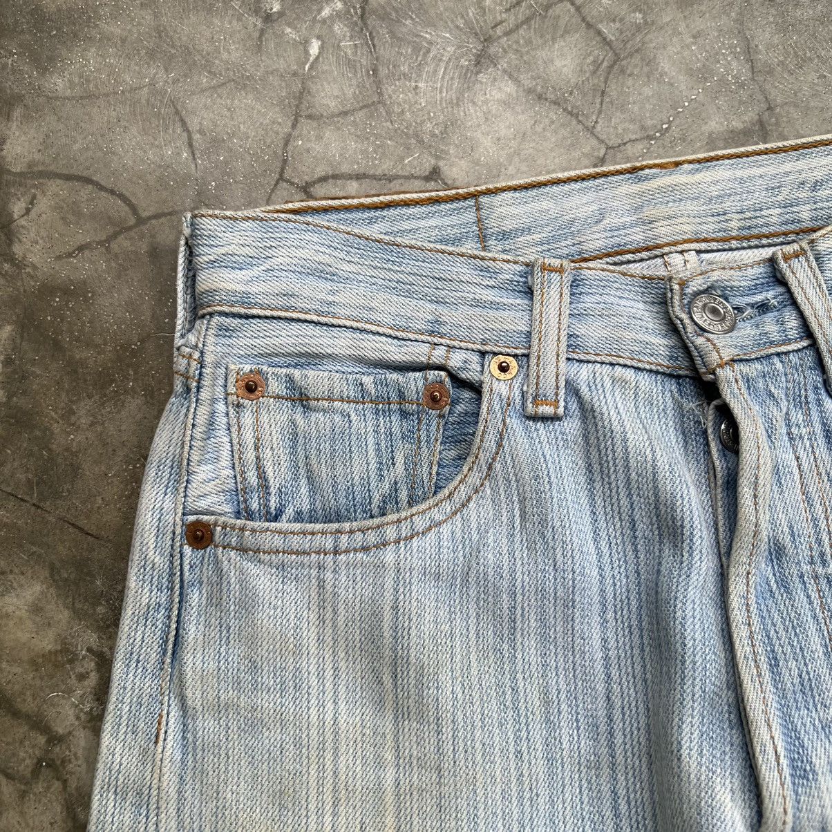Levi's Vintage Levi’s Light Wash Fade Straight Fit Jeans Size US 27 - 9 Thumbnail