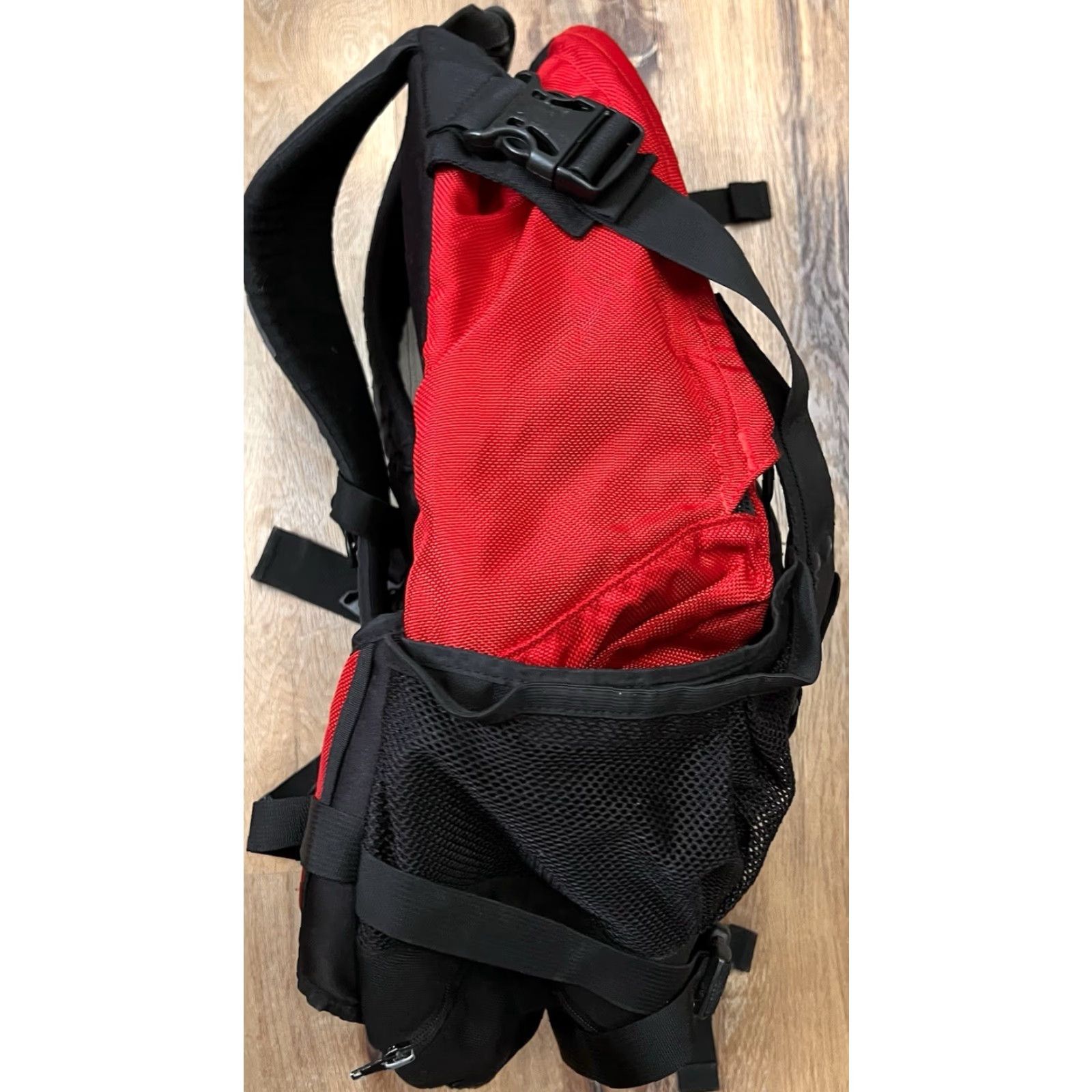 Oakley VINTAGE Oakley Icon Backback Red Black Bag Nylon Backpack Men 20” x 13” x 8” Outdoor Sports Nylon Oakley Icon 90s Y2K Bags Size ONE SIZE - 3 Thumbnail
