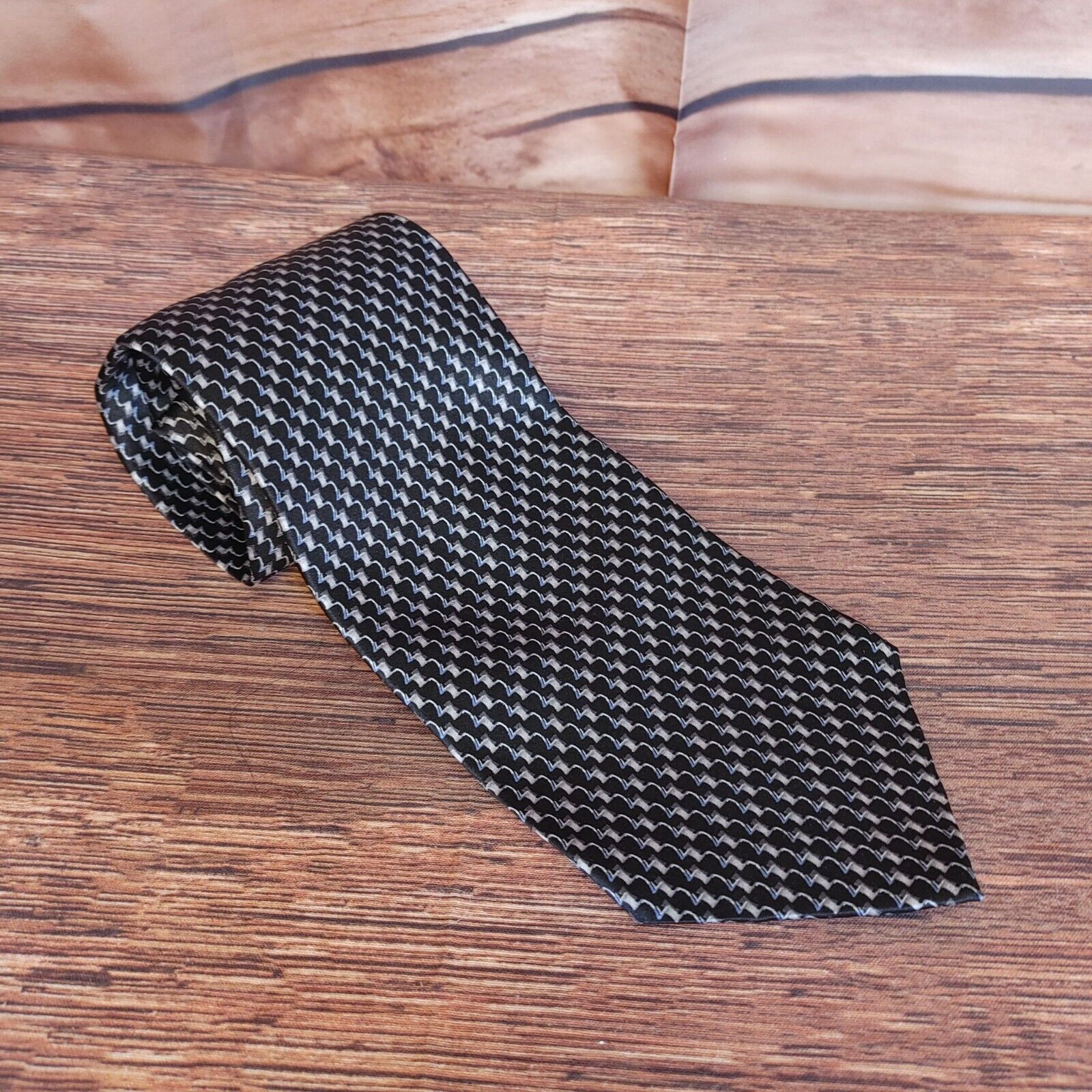 Van Heusen Van Heusen Men's Black & White Zig Zag 100% Imported Silk Ne Size ONE SIZE - 1 Thumbnail