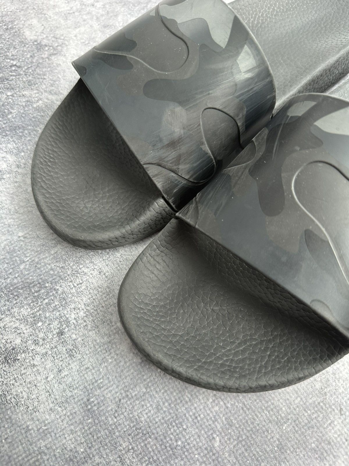Valentino Valentino Garavani Black Camo Rubber Sliders Slip Ons Size US 10 / EU 43 - 11 Thumbnail